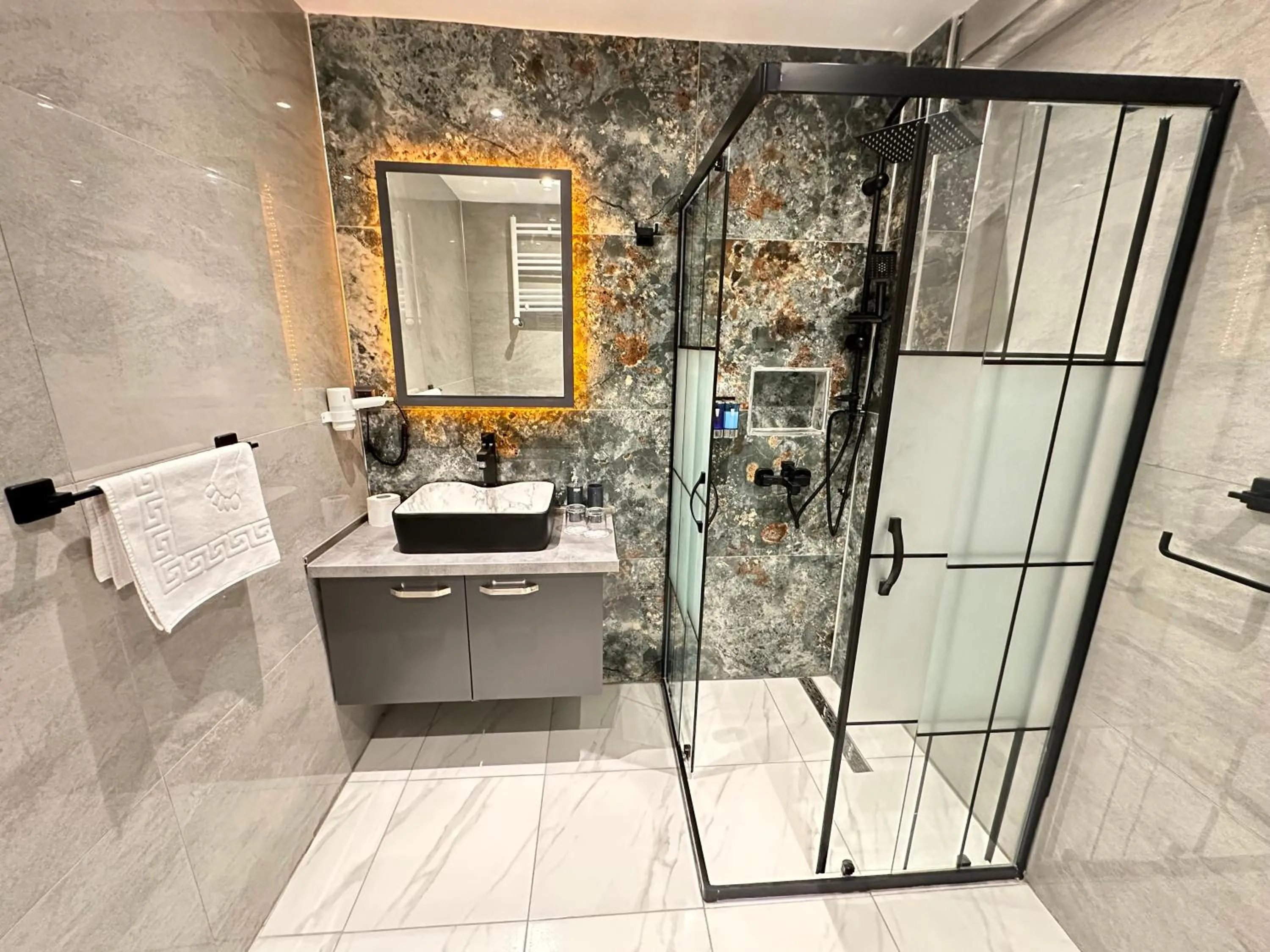 Shower in Blue Moonrise Hotel