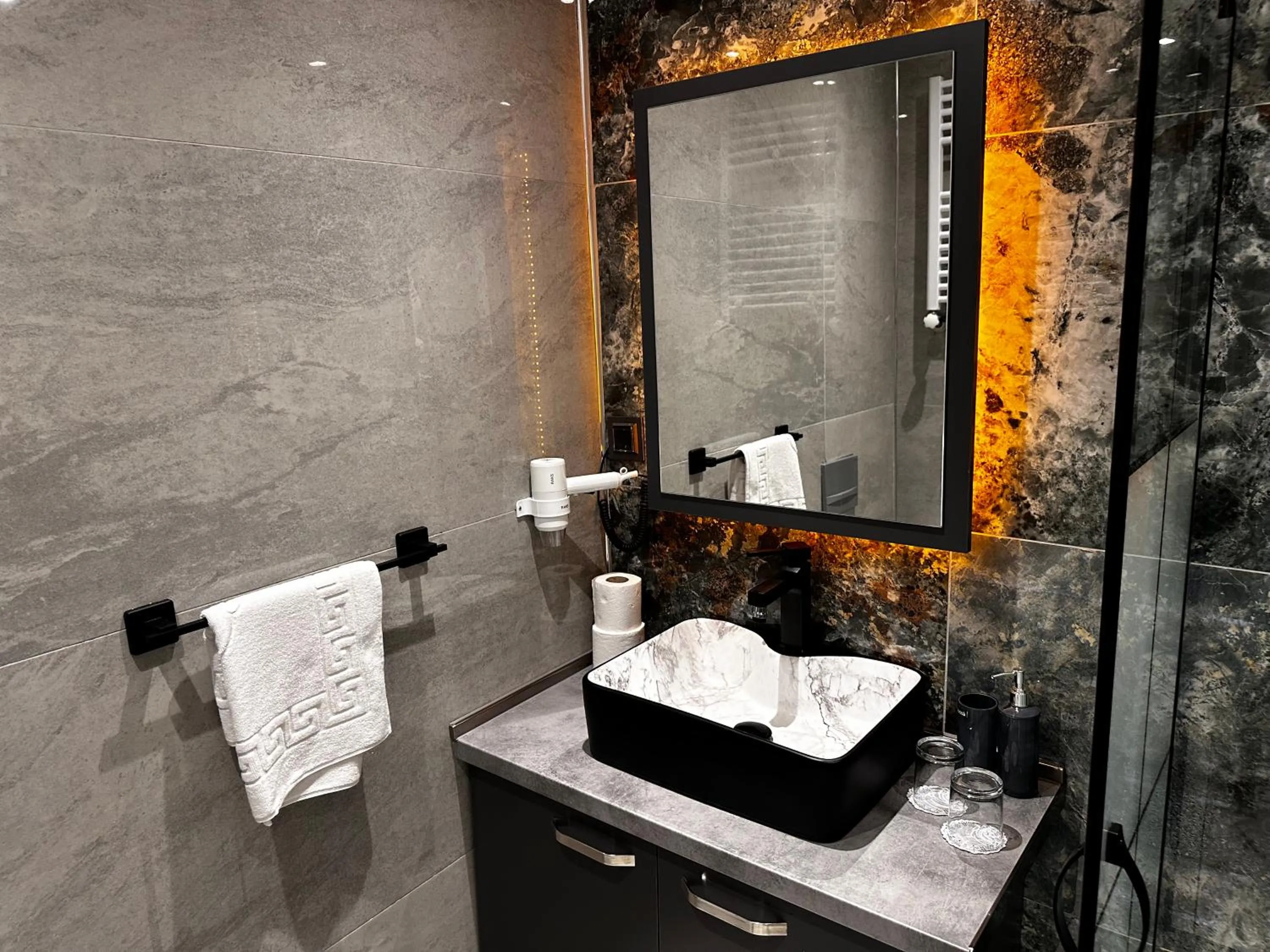 Shower in Blue Moonrise Hotel