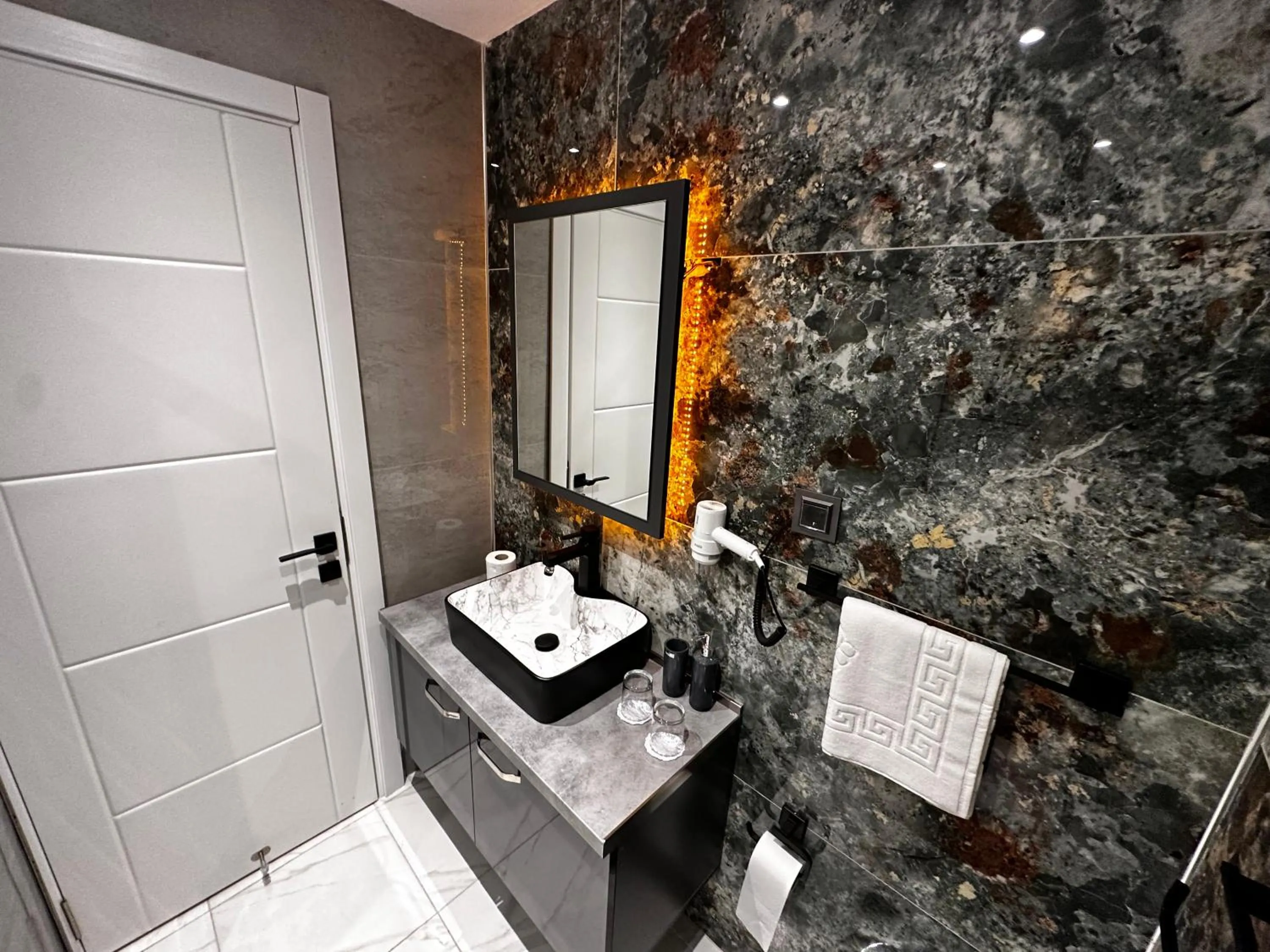 Bathroom in Blue Moonrise Hotel