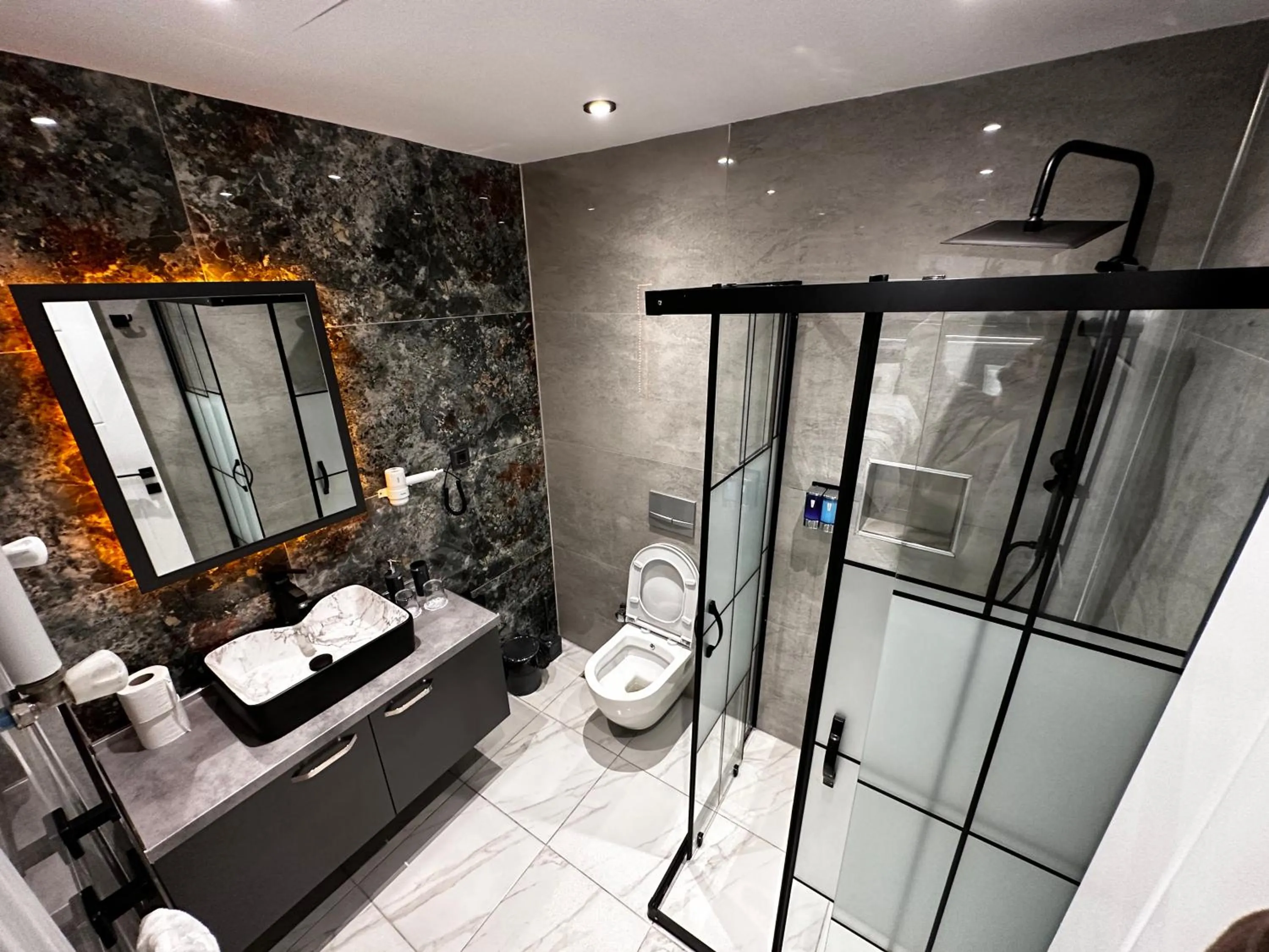 Bathroom in Blue Moonrise Hotel