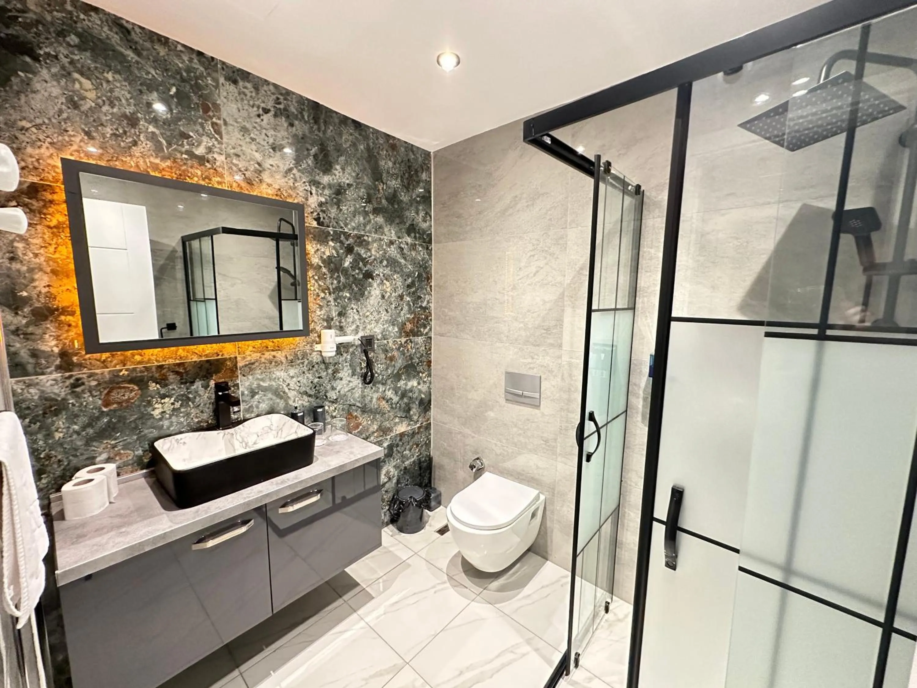 Bathroom in Blue Moonrise Hotel