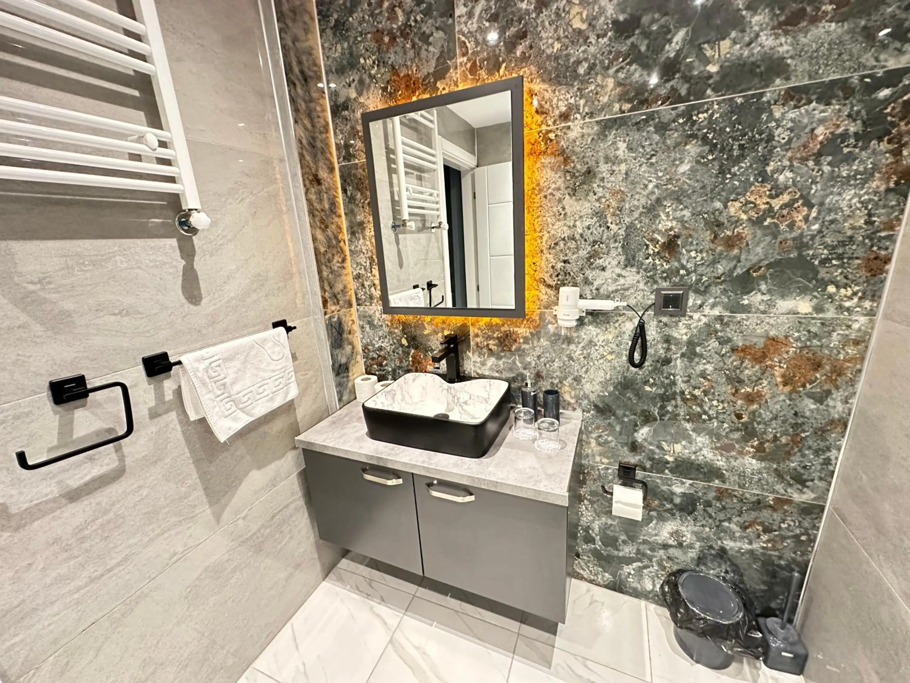 Shower in Blue Moonrise Hotel