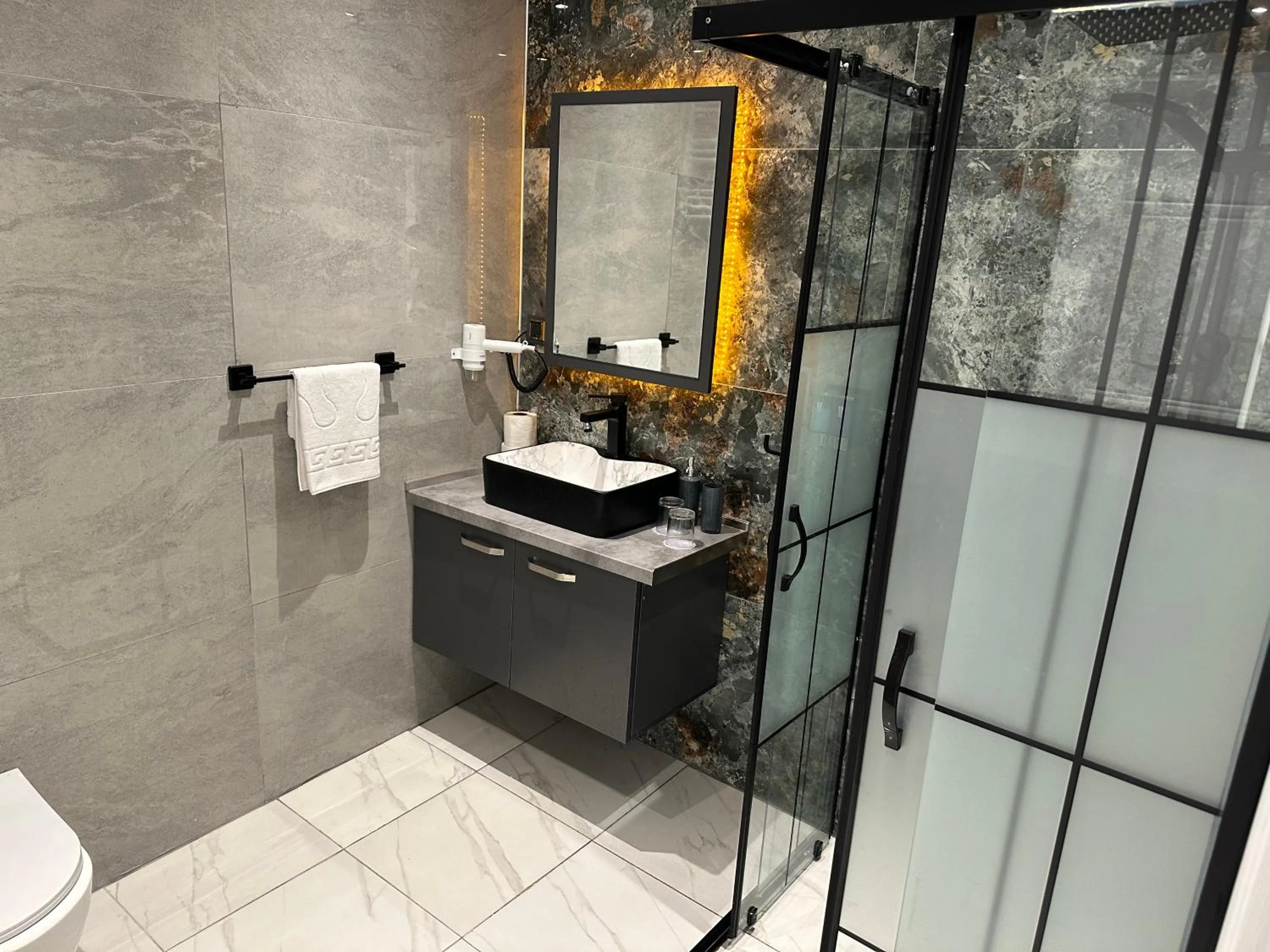 Shower in Blue Moonrise Hotel