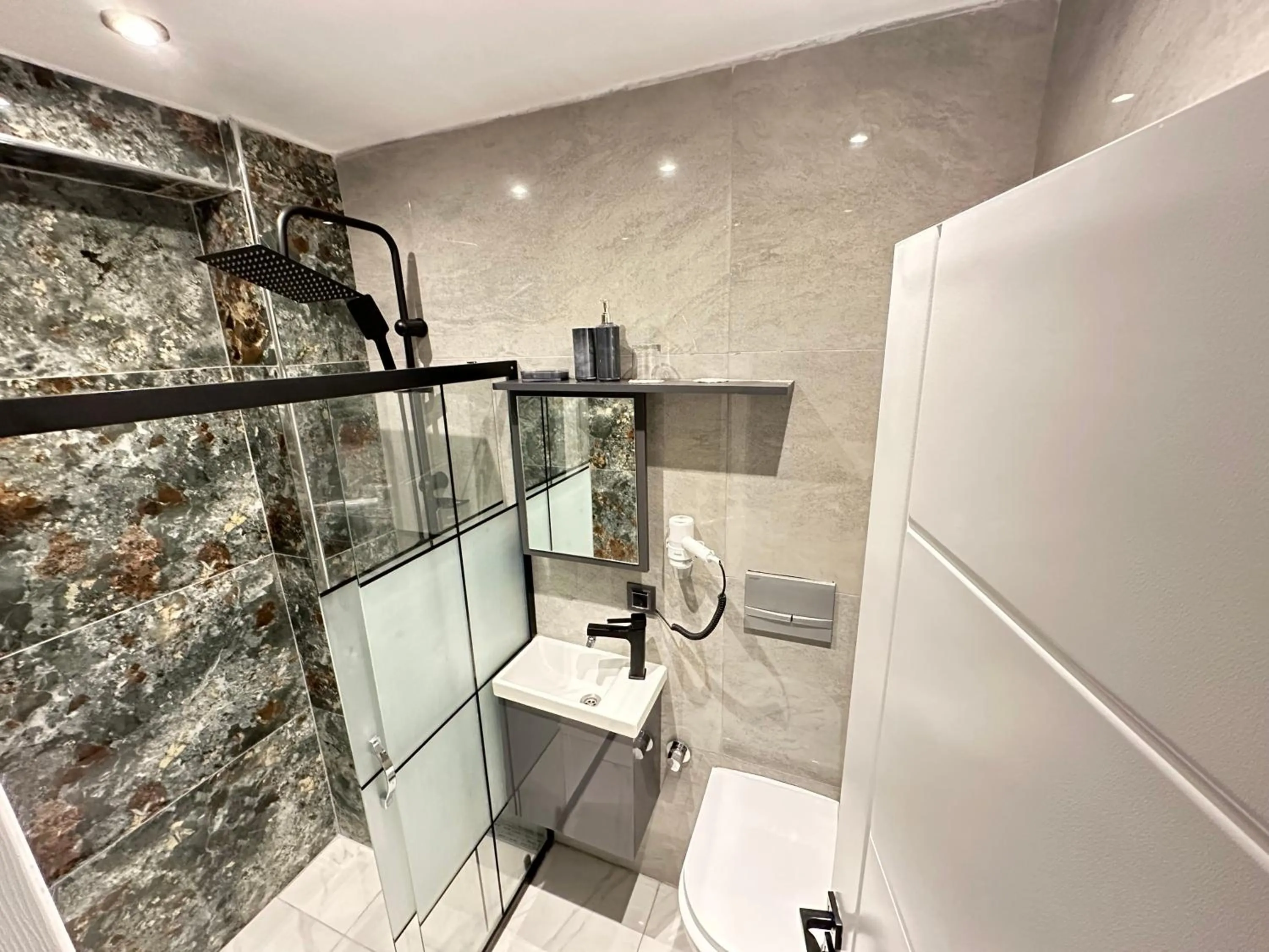 Bathroom in Blue Moonrise Hotel