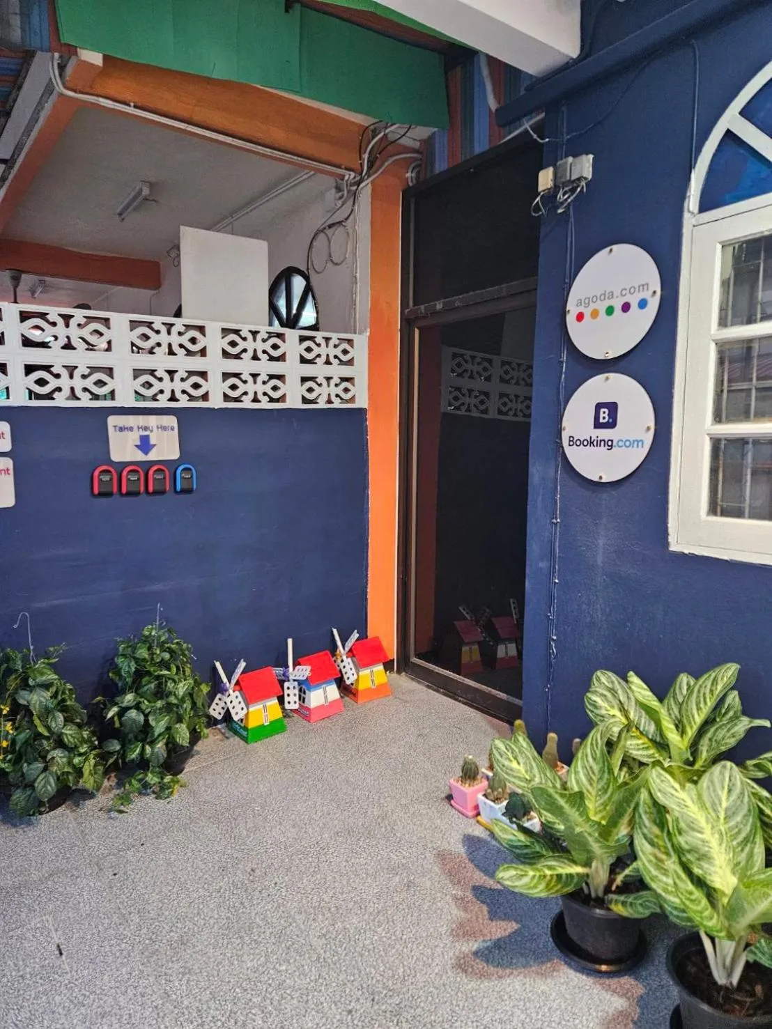 Facade/entrance in Hommie by De-A-Ga