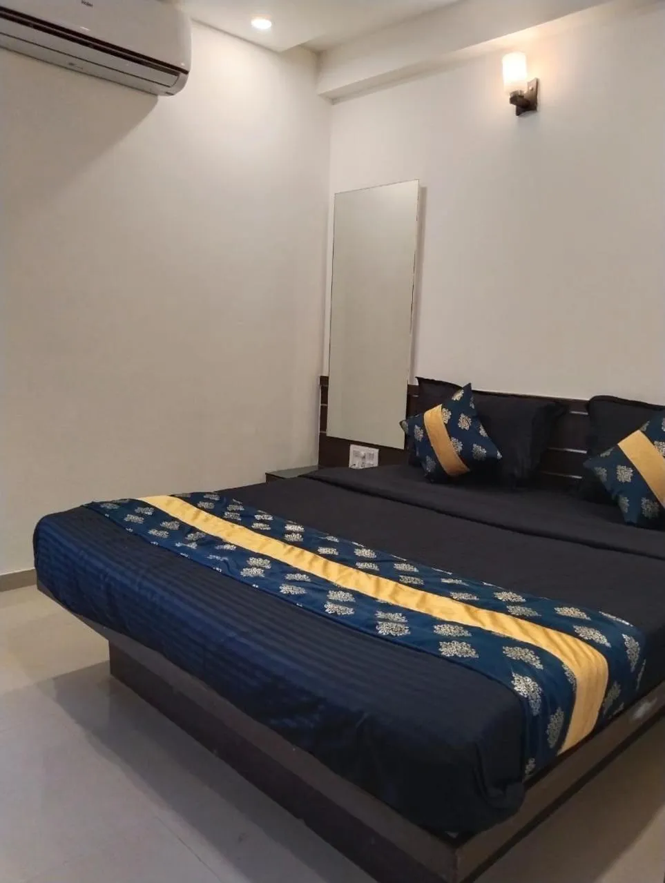 Bed in Hotel Shri Govind