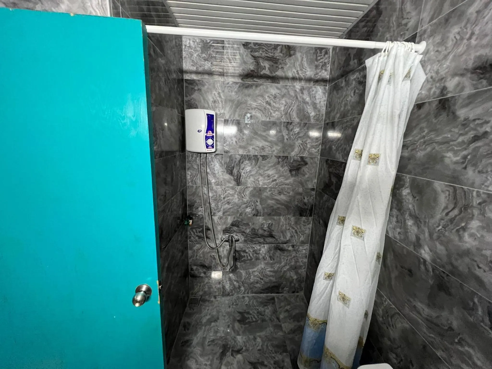 Shower in KLEOPATRA SUNLIGHT HOTEL