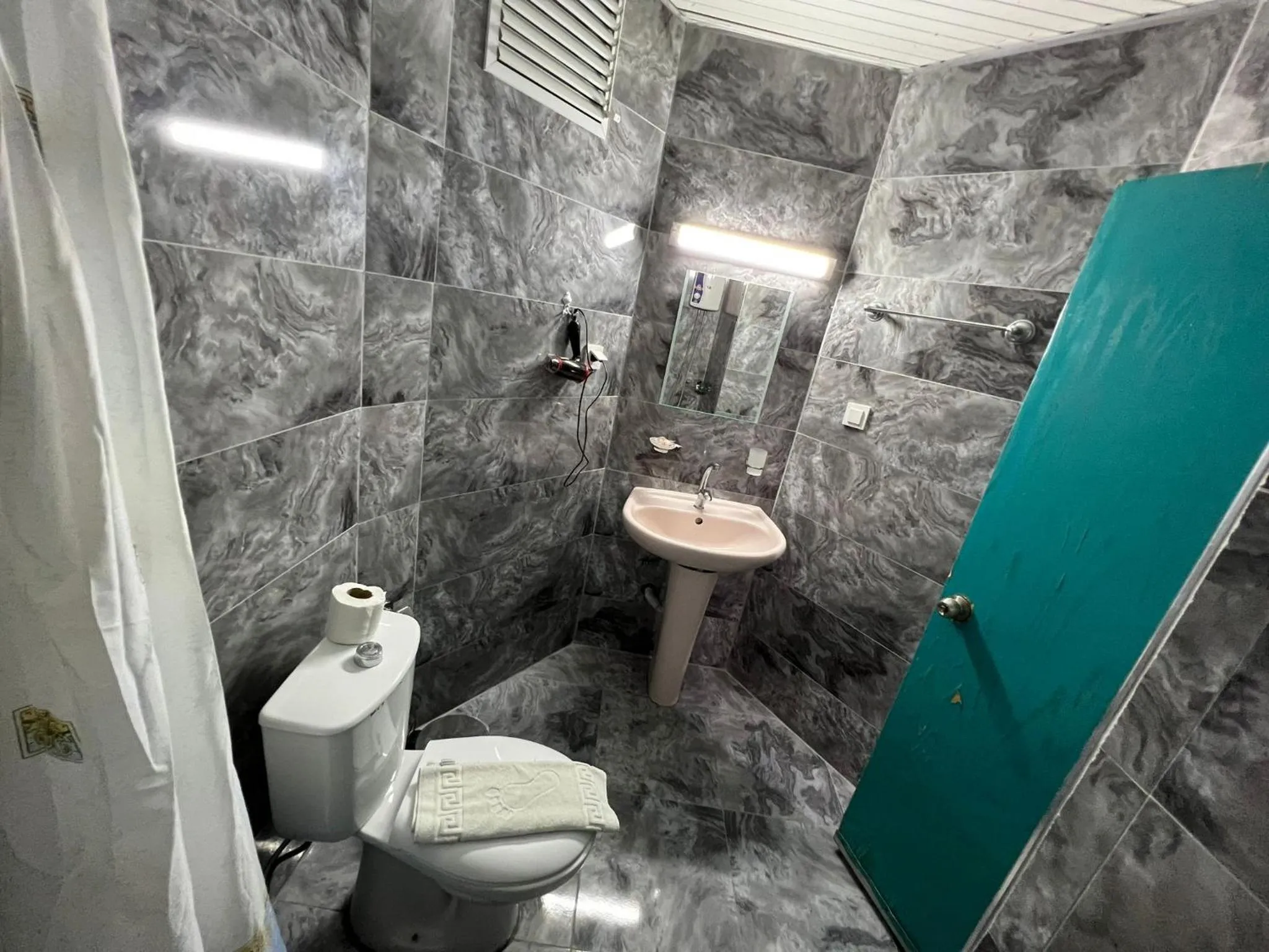 Shower in KLEOPATRA SUNLIGHT HOTEL