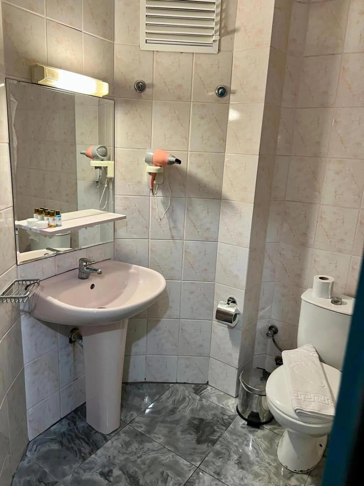 Toilet in KLEOPATRA SUNLIGHT HOTEL