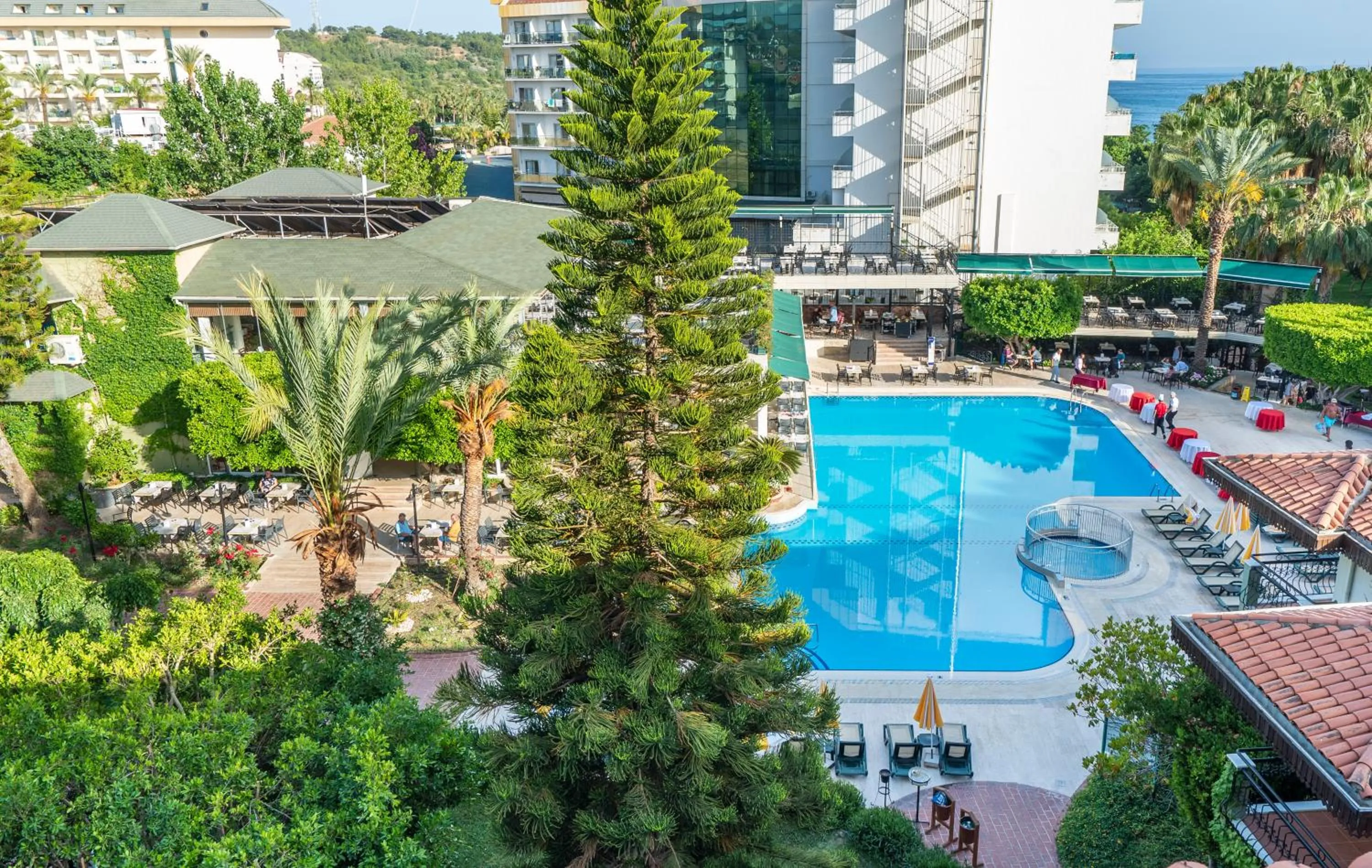Swimming pool in Gardenia Beach Hotel