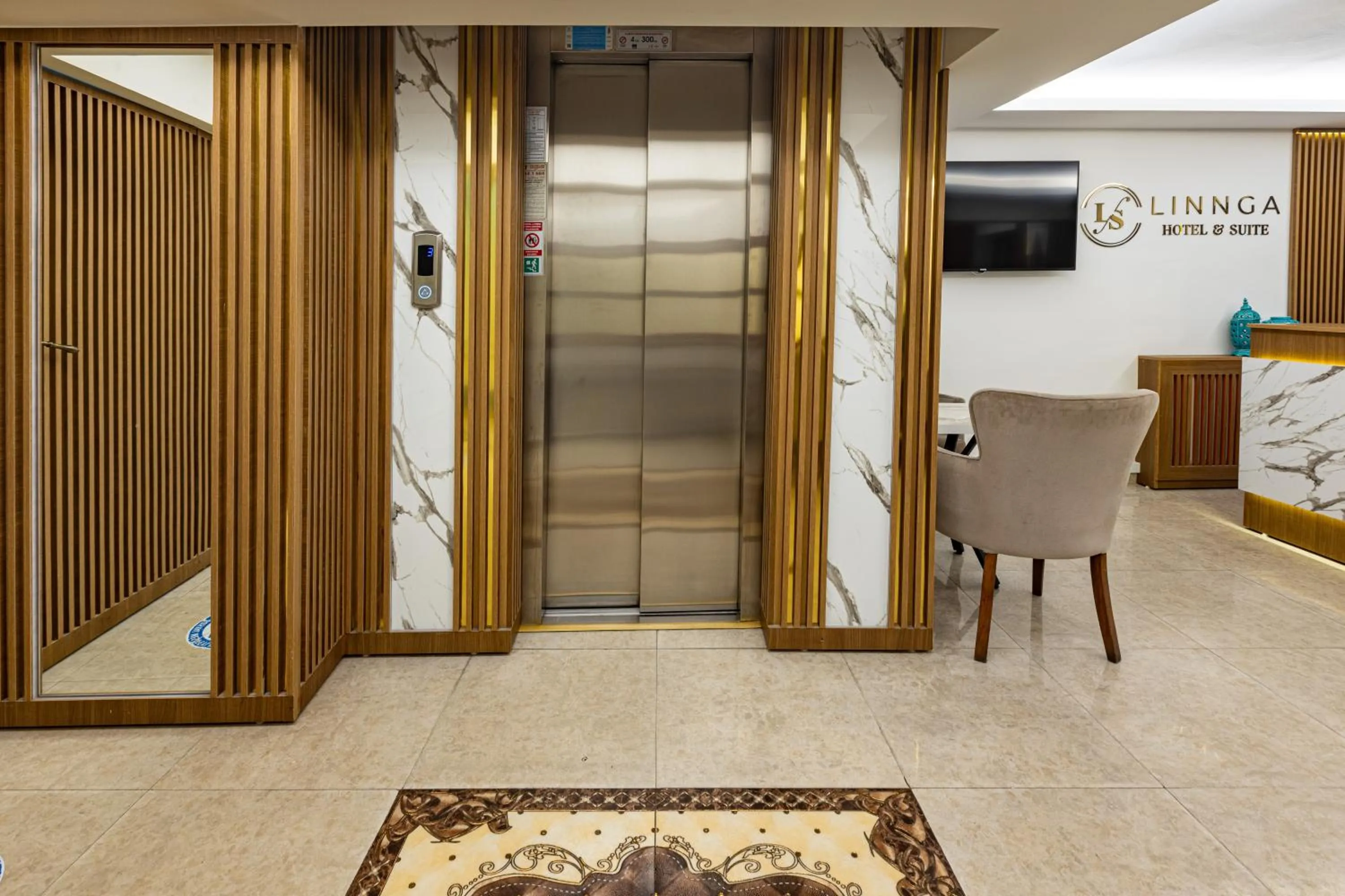 Lobby or reception in LINNGA HOTEL & SUITE