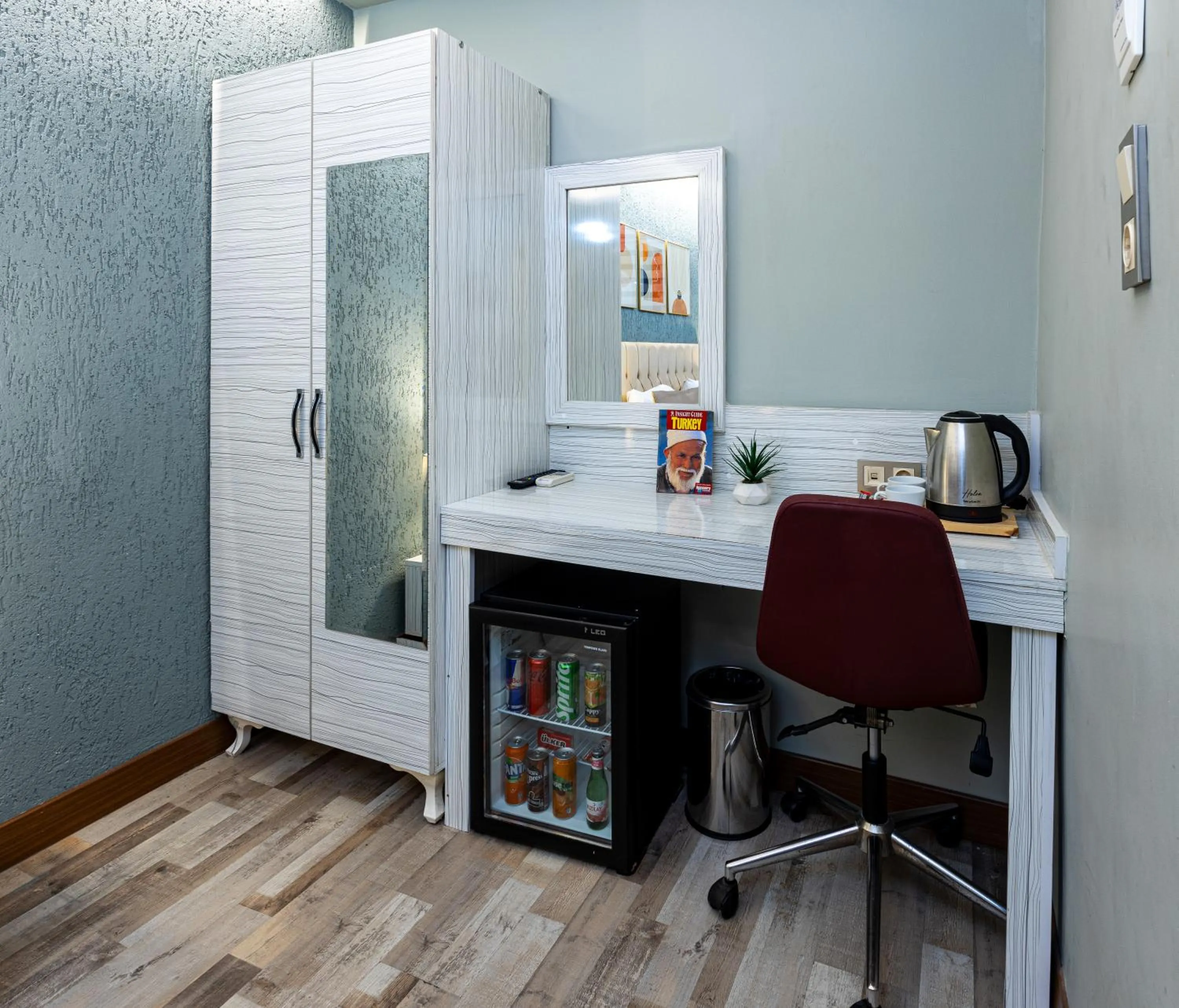 hair dresser in LINNGA HOTEL & SUITE