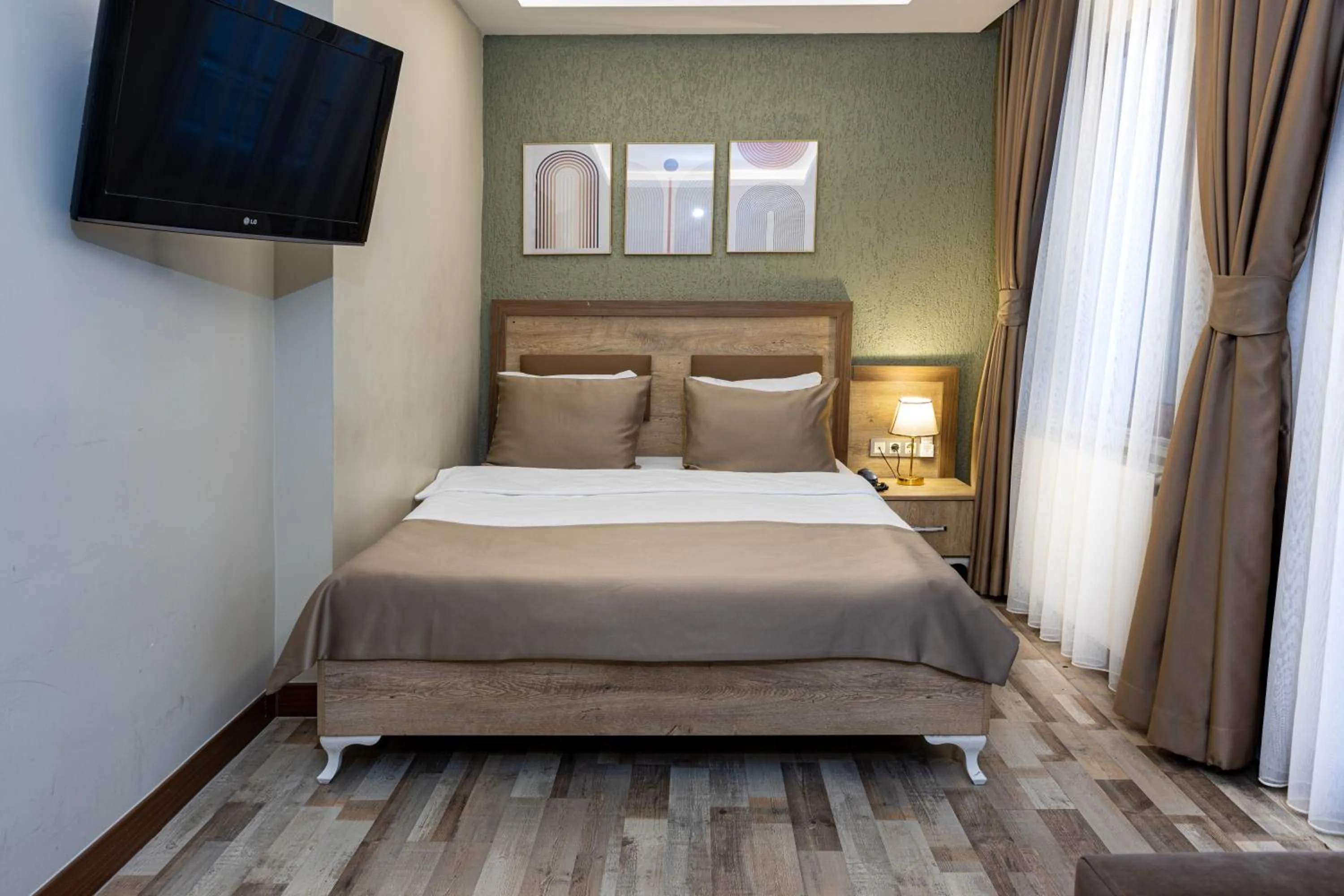 Bed in LINNGA HOTEL & SUITE