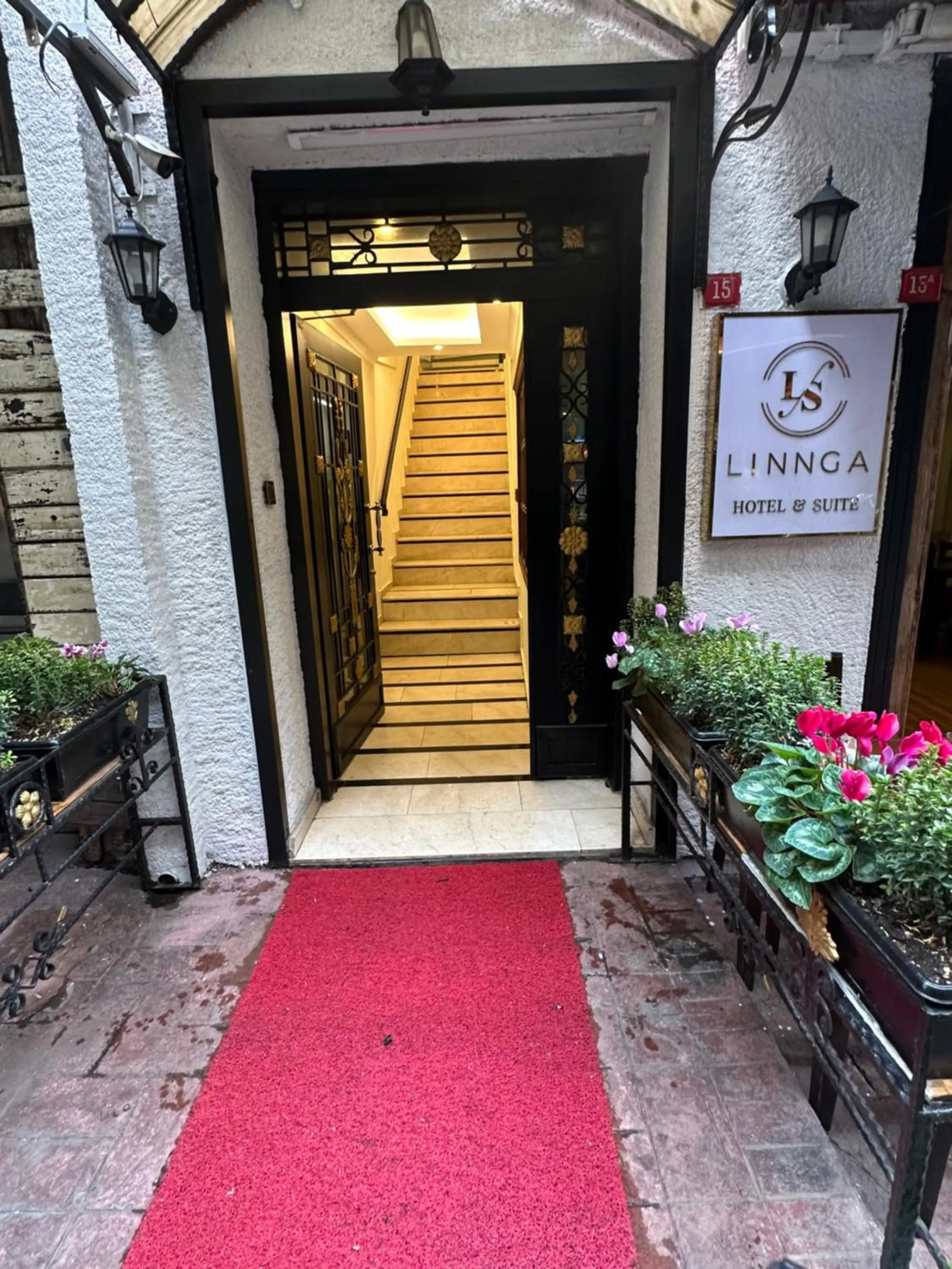 Property building in LINNGA HOTEL & SUITE