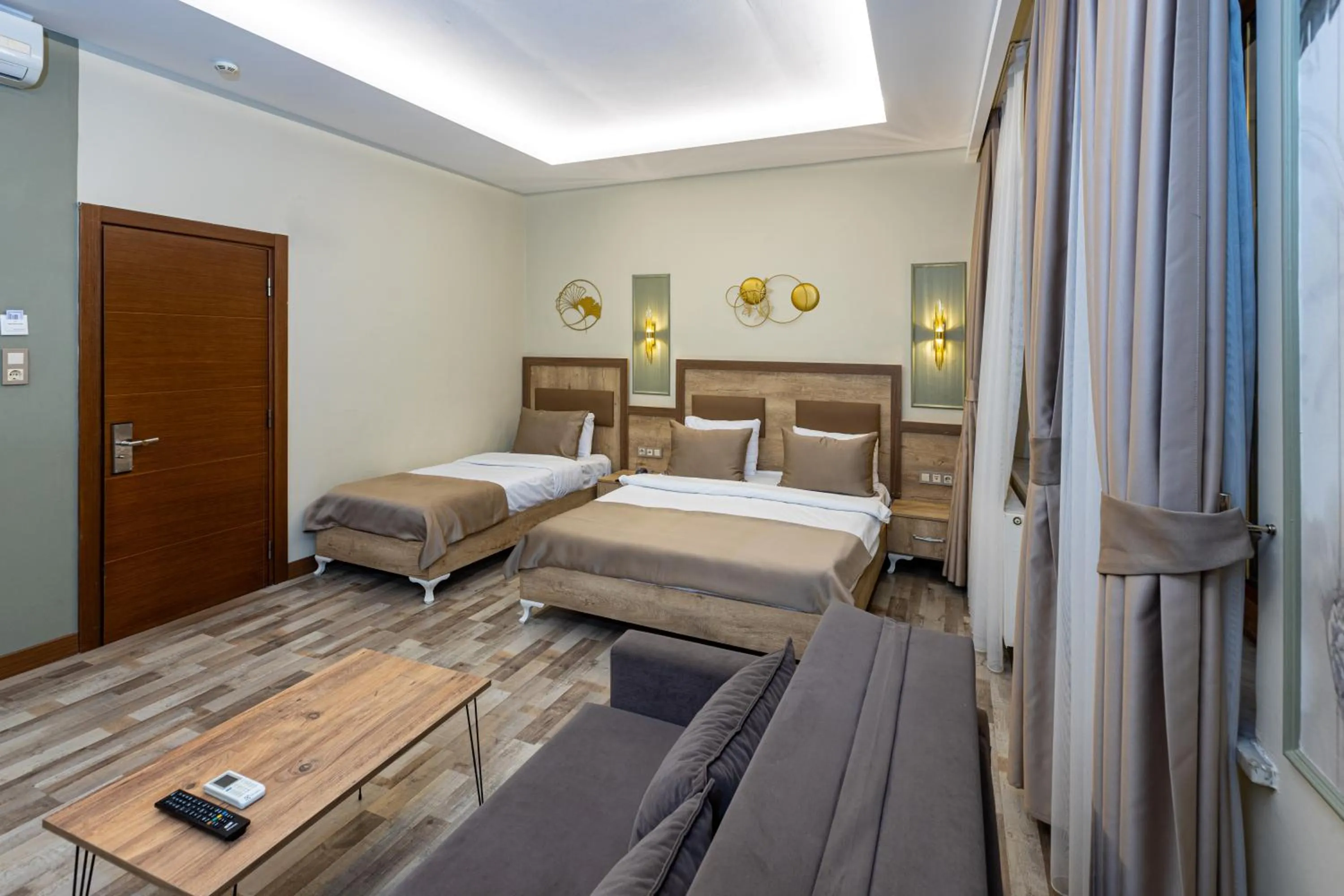 Bed in LINNGA HOTEL & SUITE