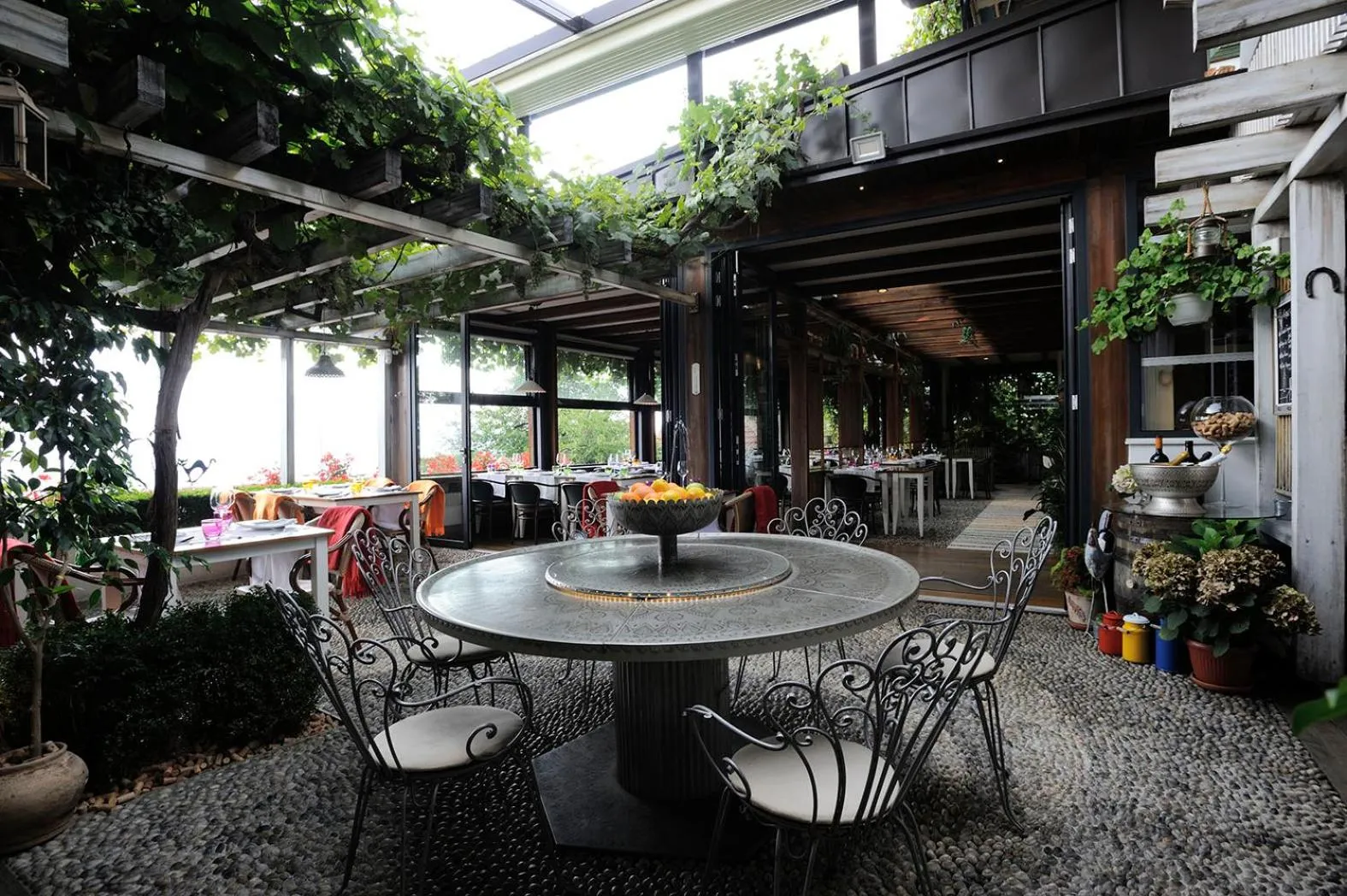 Restaurant/places to eat in Rooms Kibe Mahala