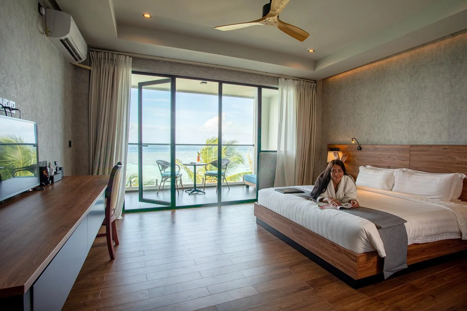 Sea view, Bed in Plumeria Maldives