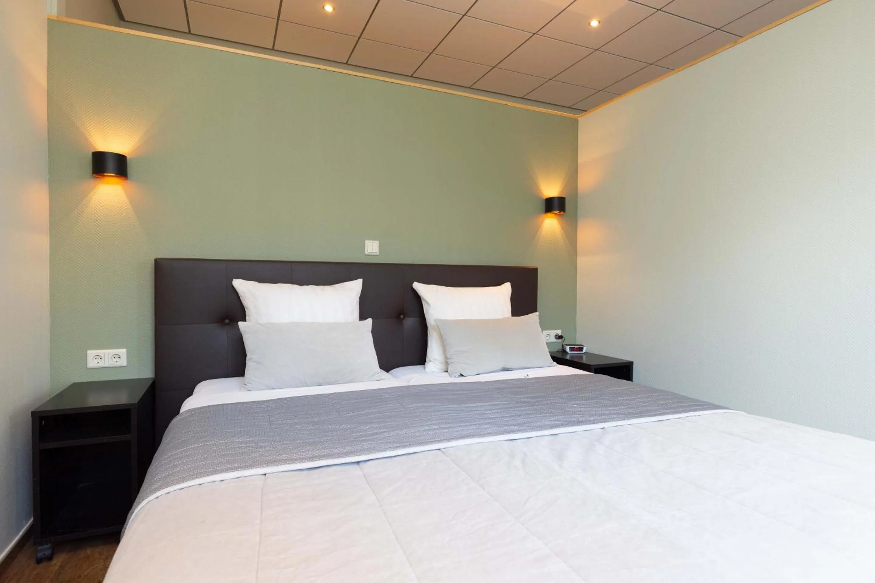 Bedroom, Bed in Strandhotel Scheveningen