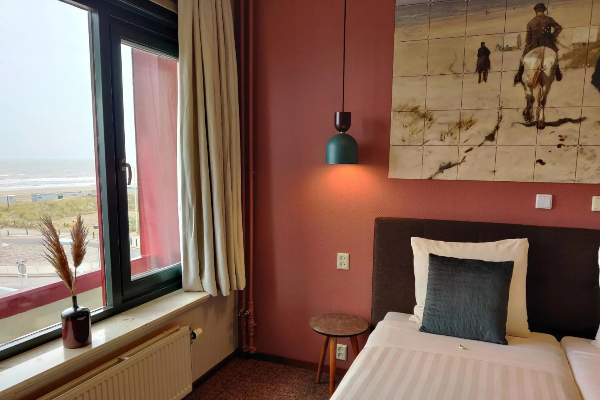 Photo of the whole room, Bed in Strandhotel Scheveningen