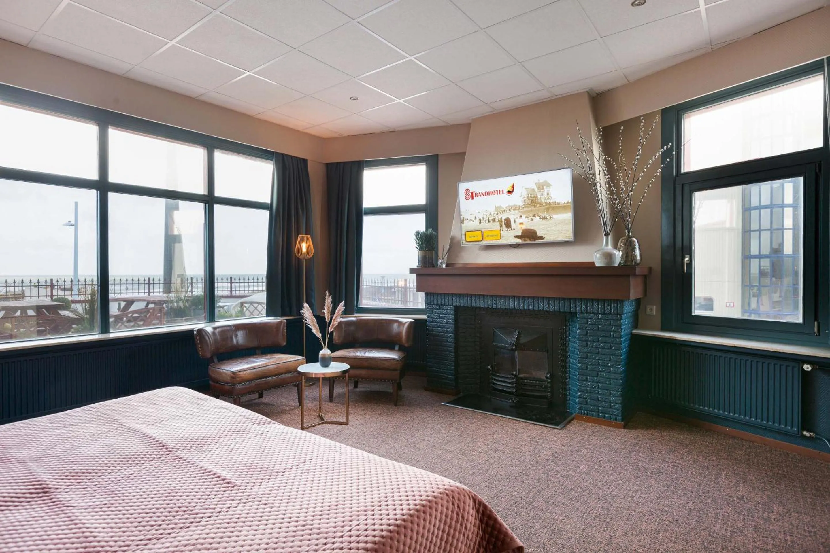 Sea view, Bed in Strandhotel Scheveningen