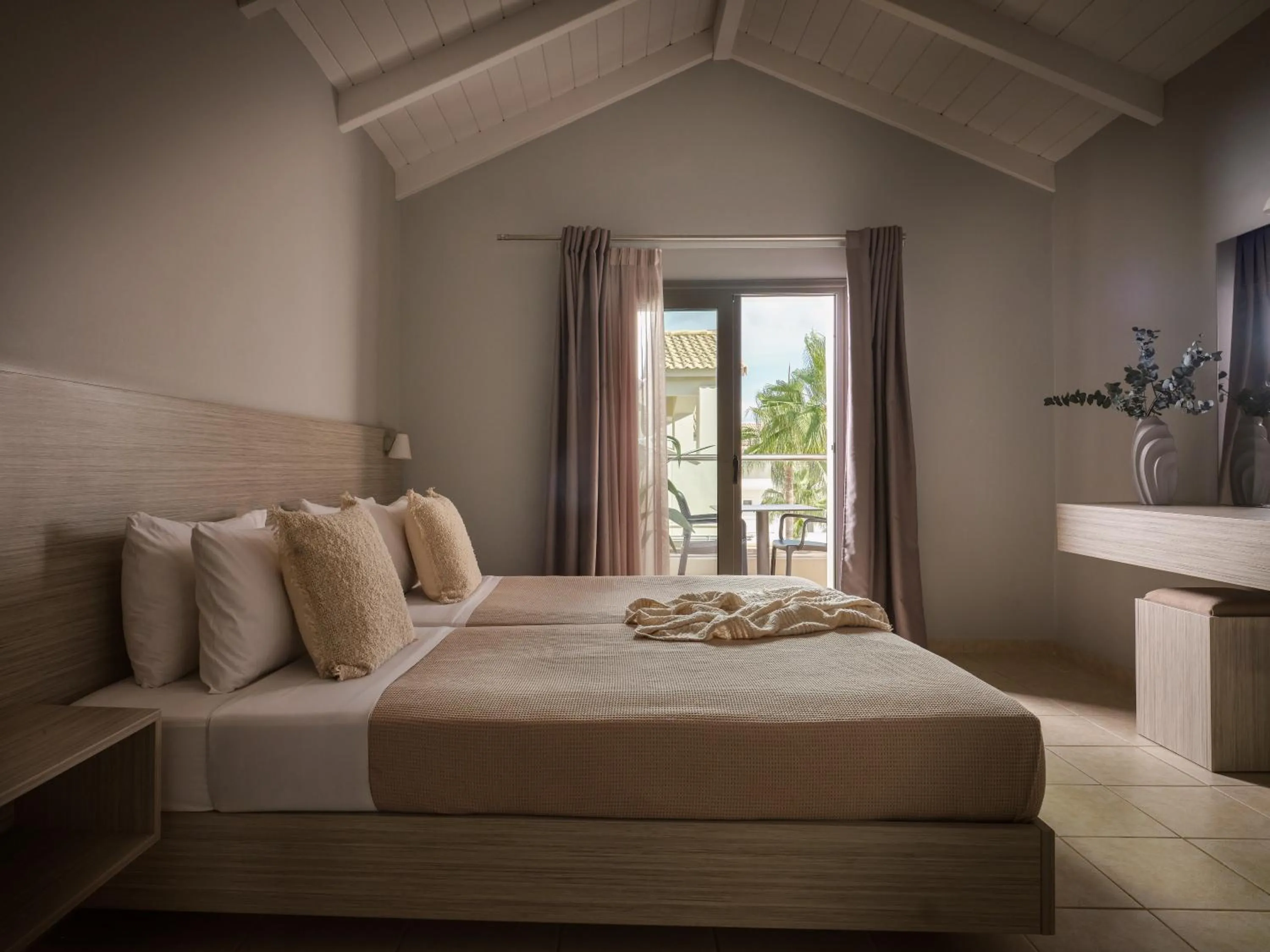 Bedroom, Bed in Zante Atlantis Hotel