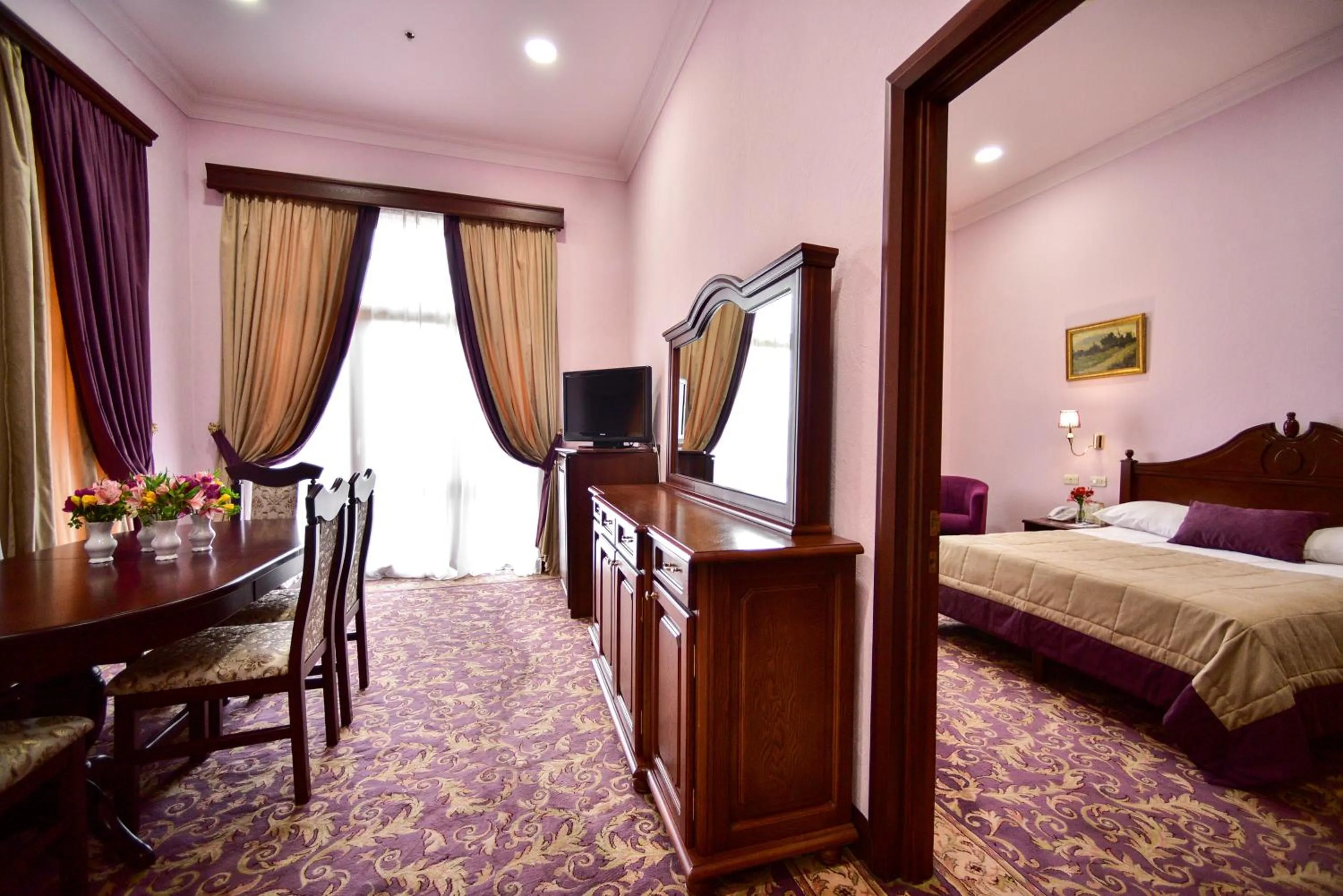 Living room, Bed in METROPOL HOTEL Yerevan