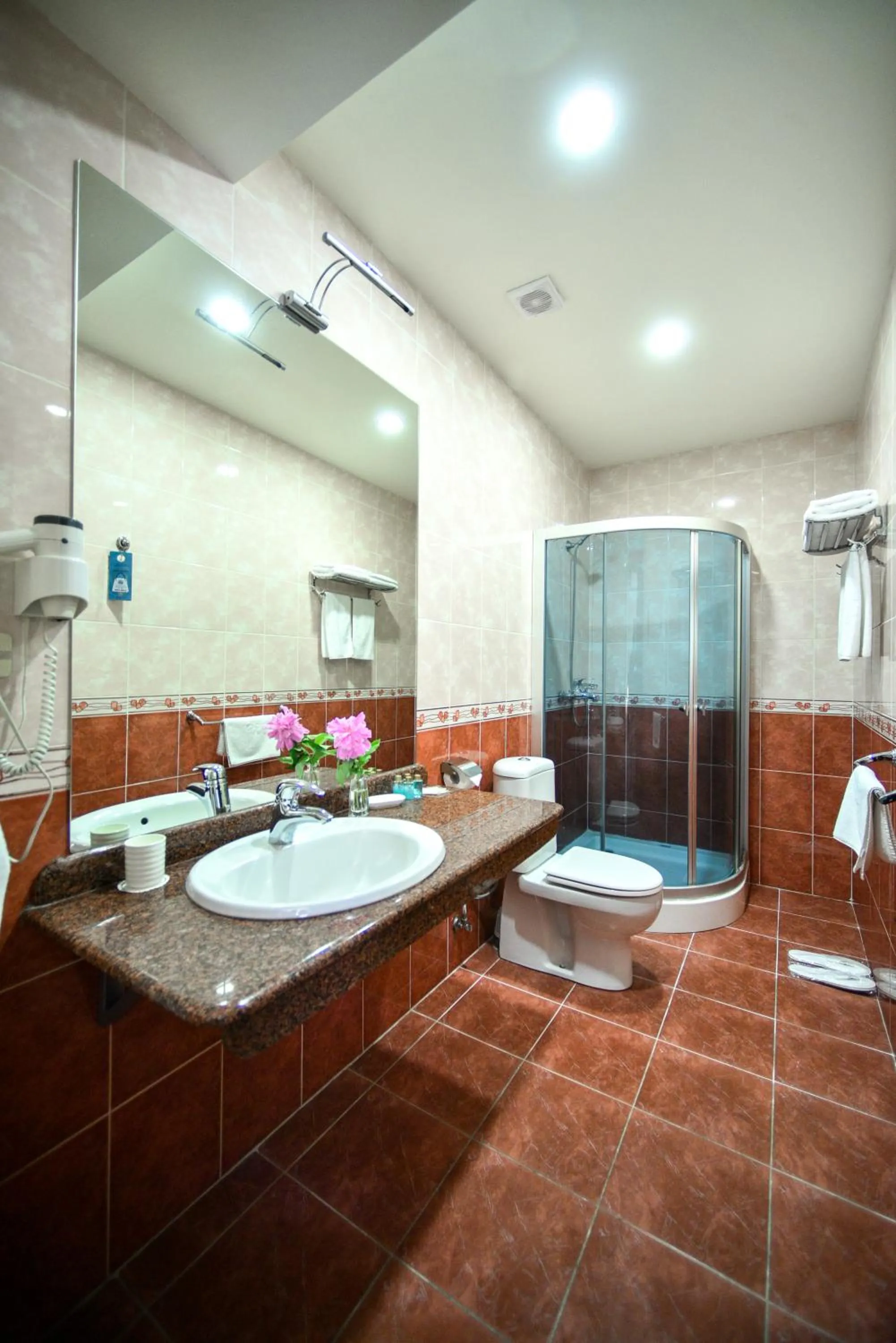 Shower in METROPOL HOTEL Yerevan