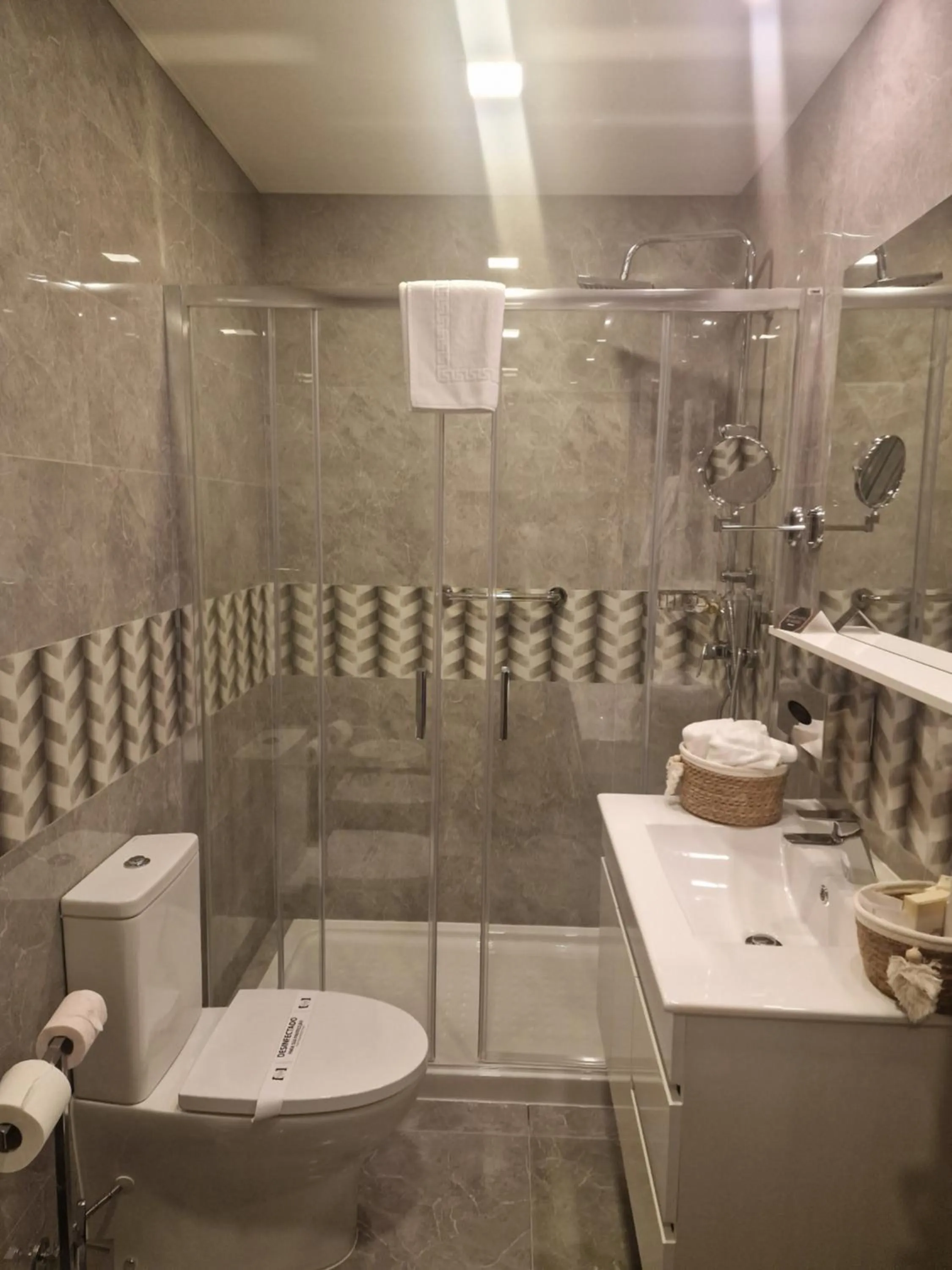 Shower in Palace Hotel de Midões