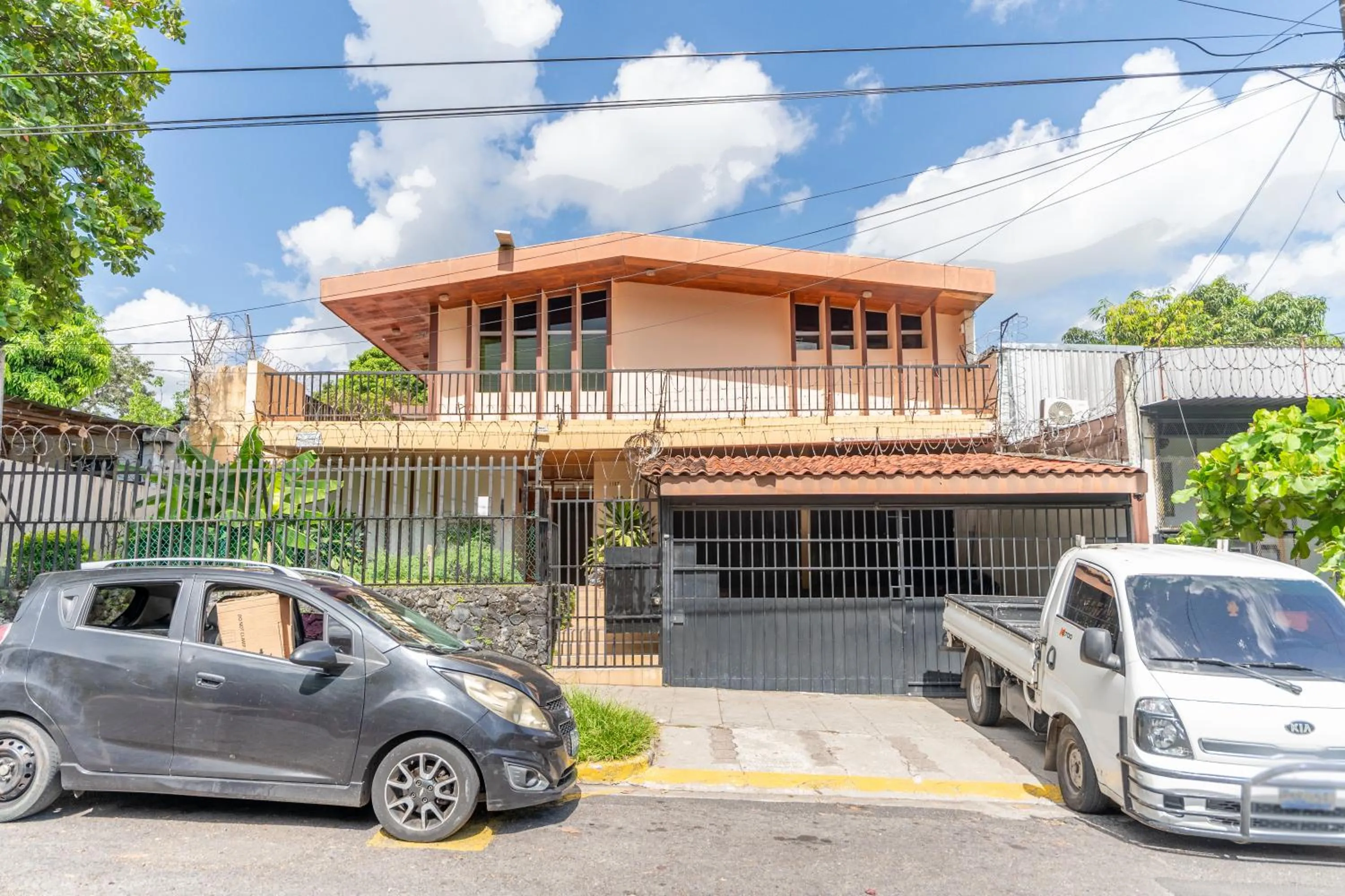 Property building in Volcano Hostal y Restaurante