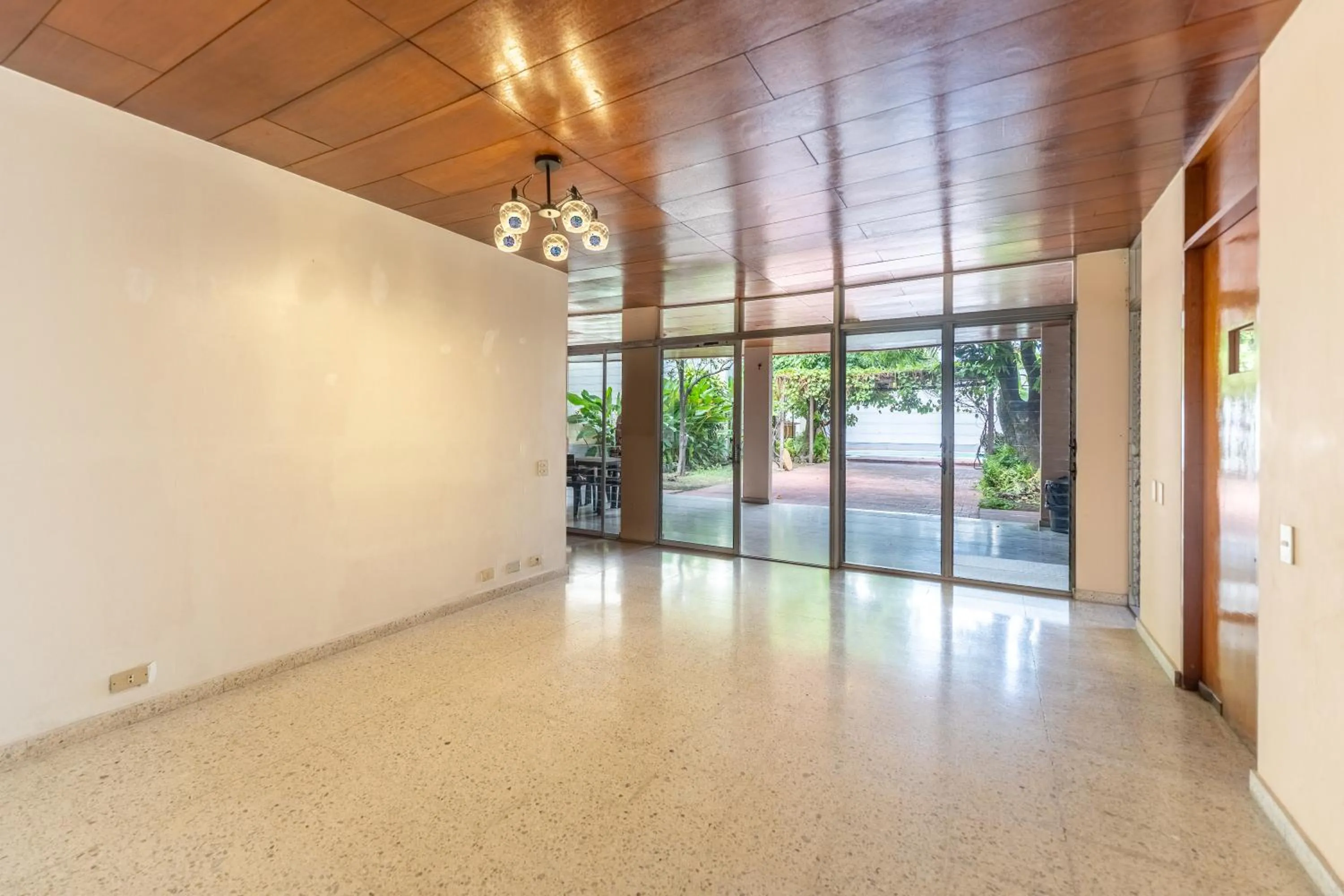 Inner courtyard view in Volcano Hostal y Restaurante