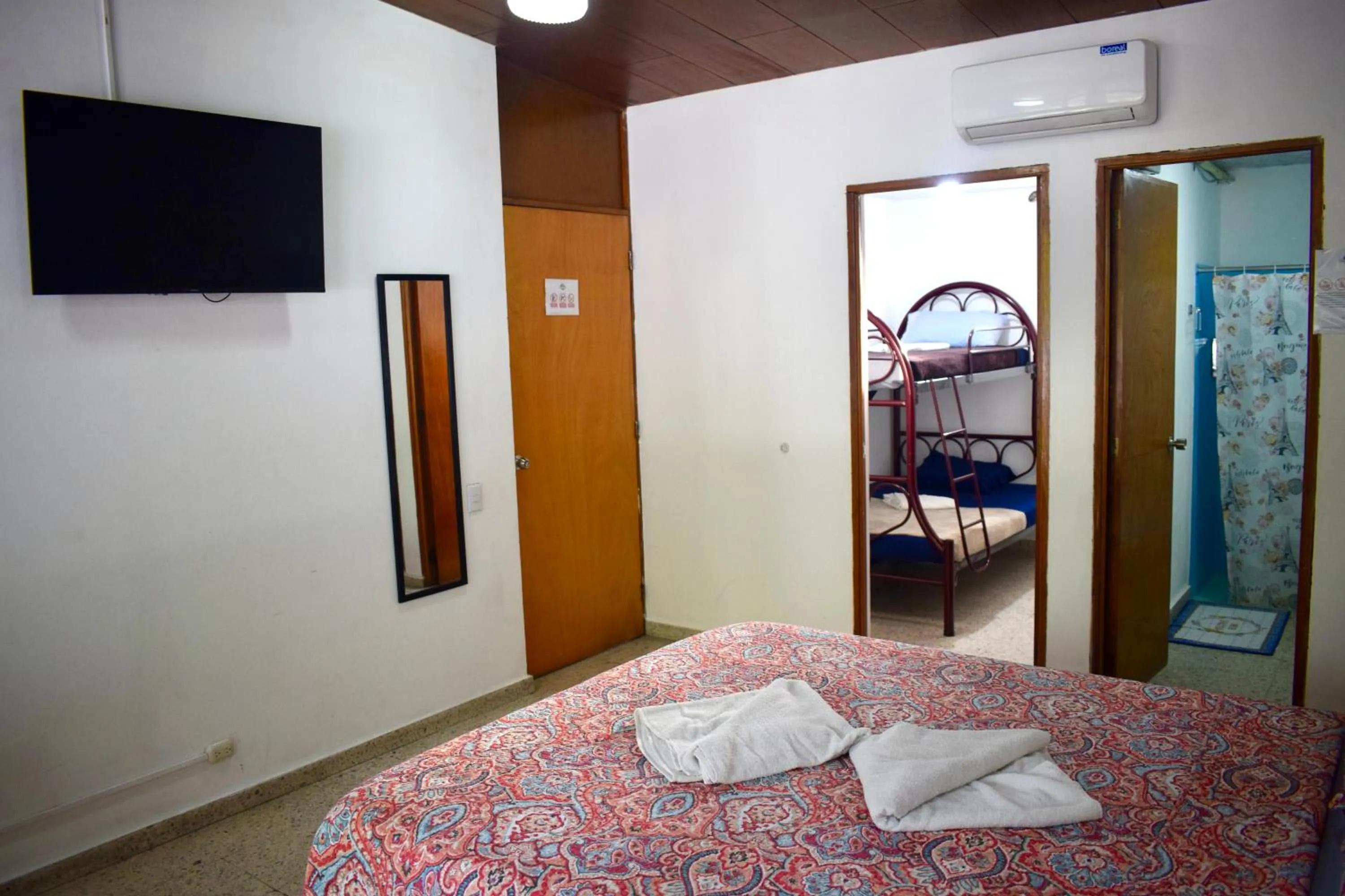 Bed in Volcano Hostal y Restaurante