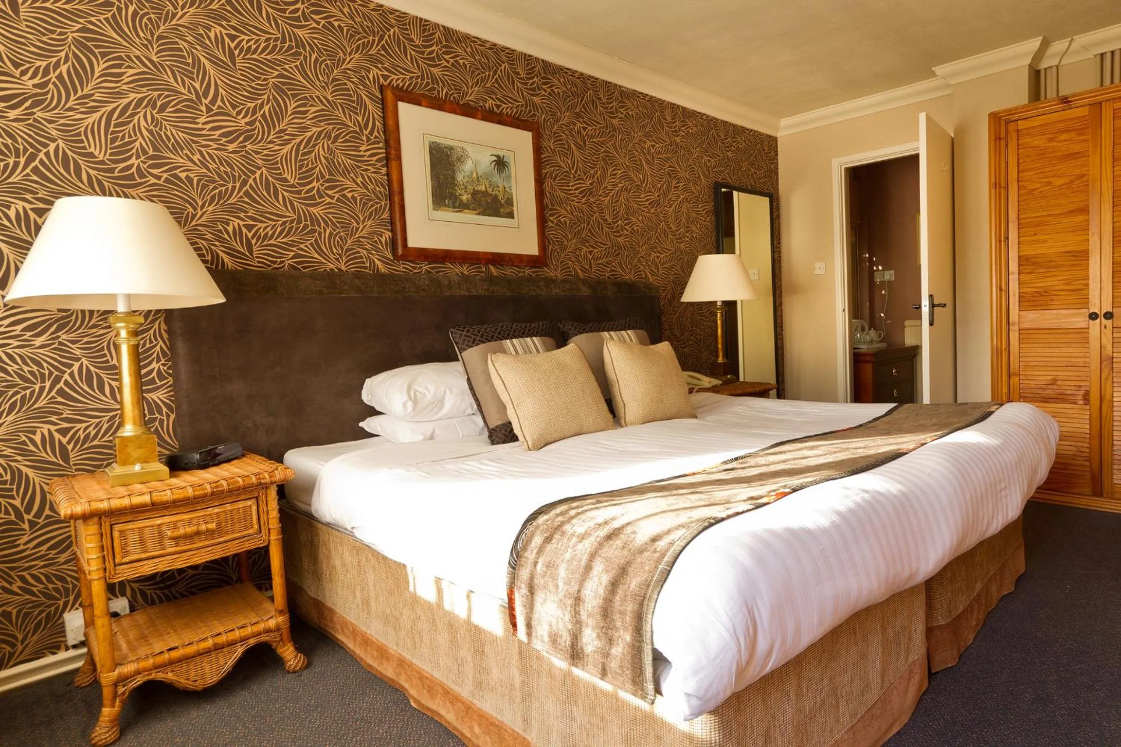 Photo of the whole room, Bed in Stuart House Hotel