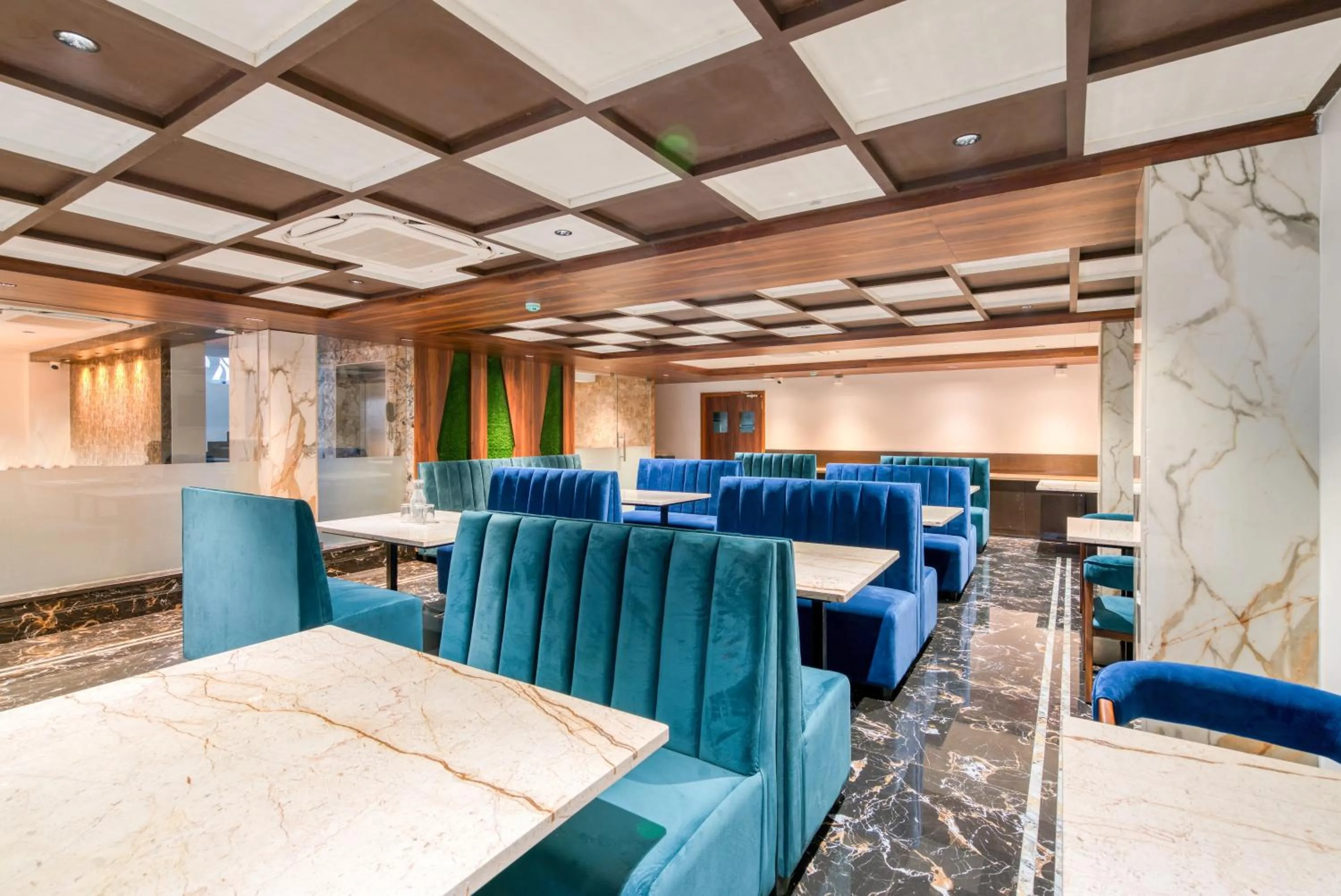 Restaurant/places to eat in Hotel Vilvah