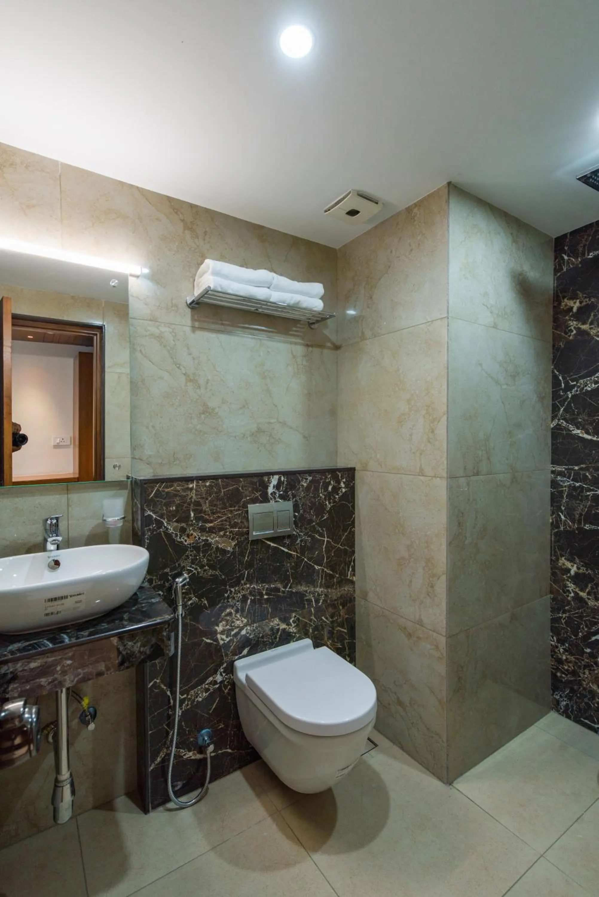 Bathroom in Hotel Vilvah