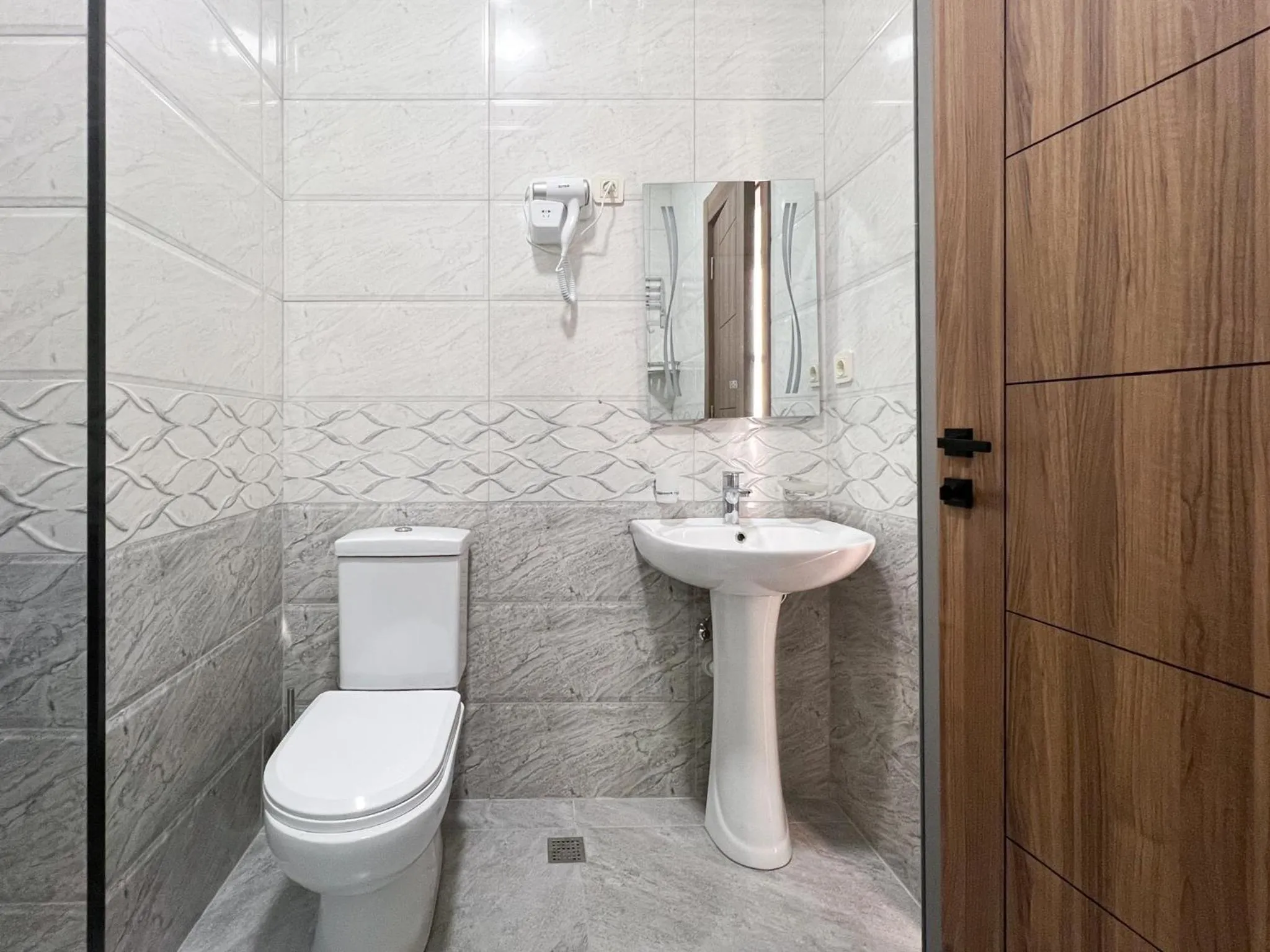 Shower in Chateau Milisi