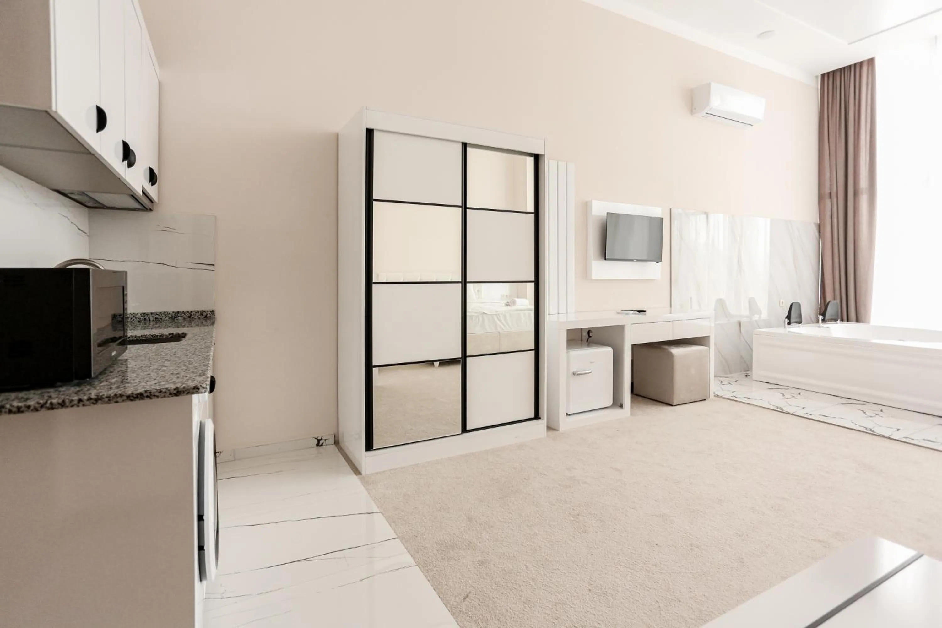 Bedroom, Bed in Chateau Milisi