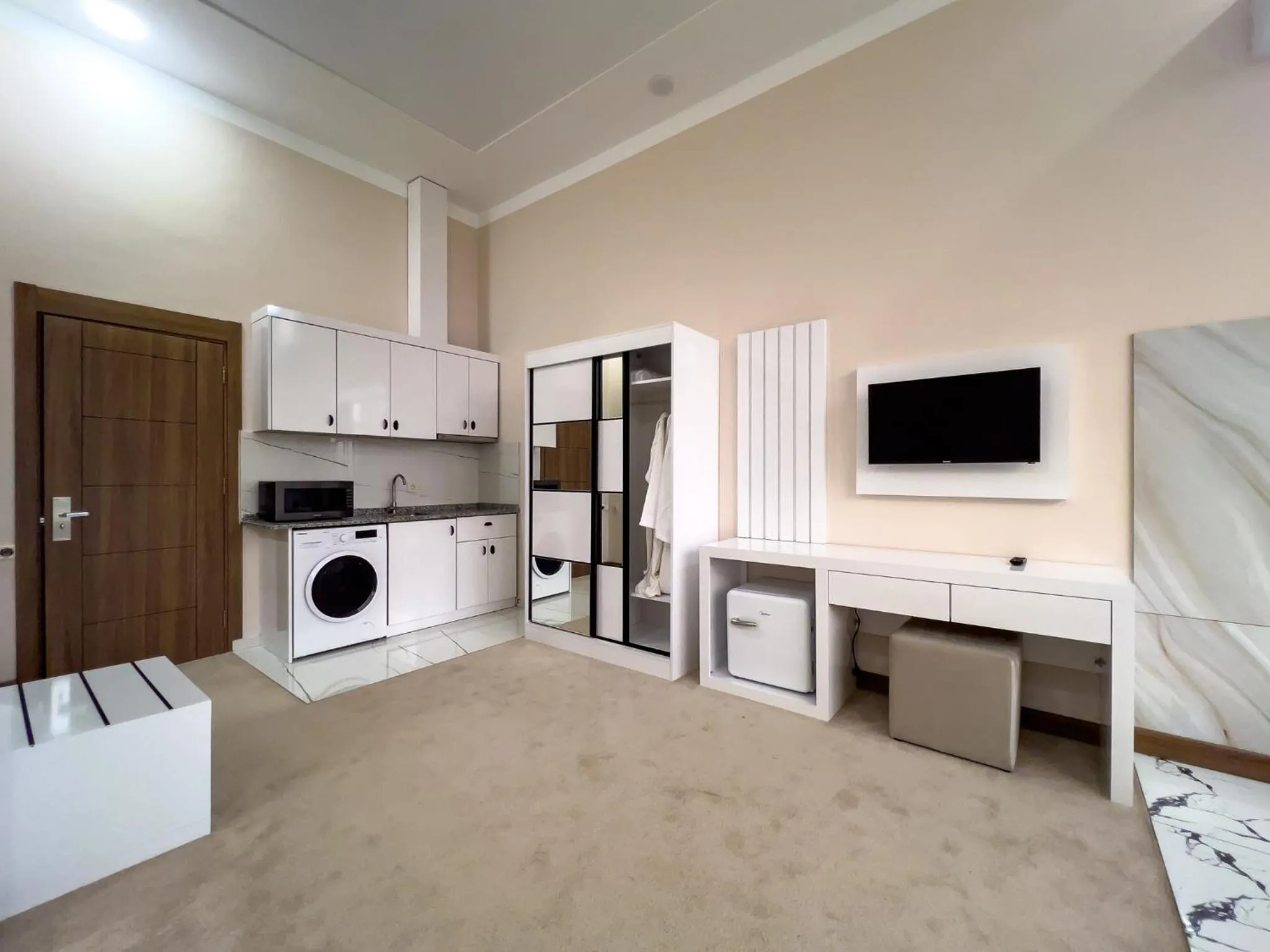 Communal lounge/ TV room, Bed in Chateau Milisi