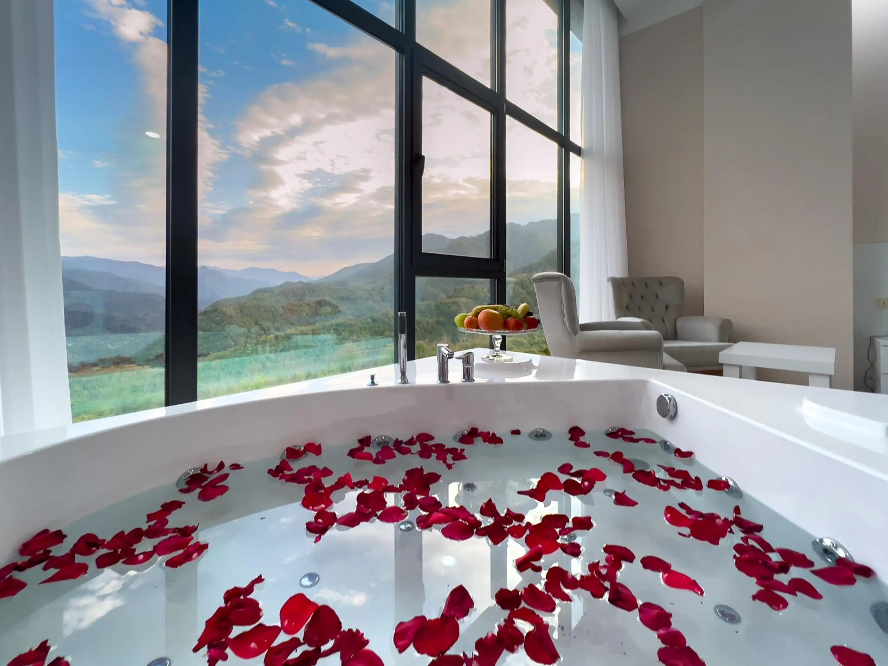 Hot Tub in Chateau Milisi