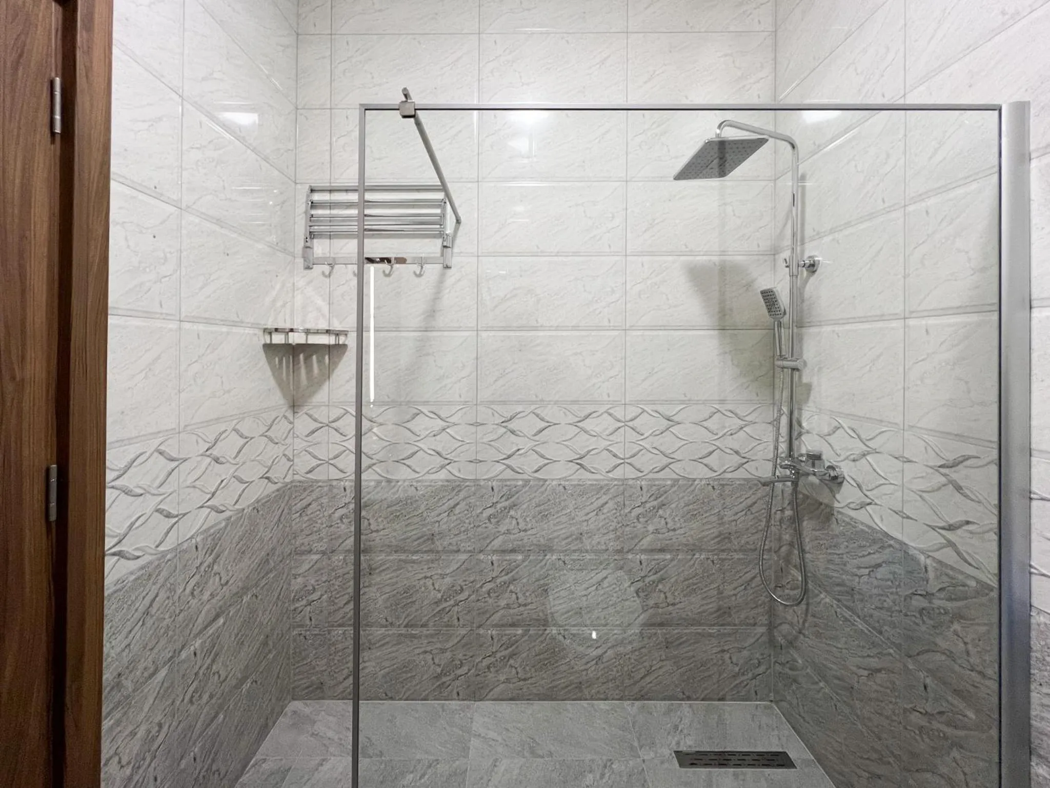 Shower in Chateau Milisi