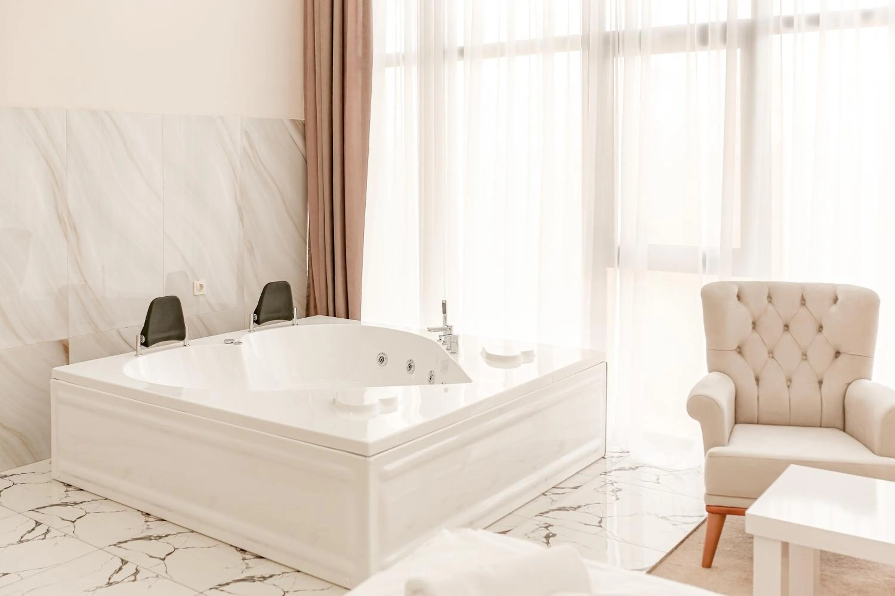 Bath in Chateau Milisi