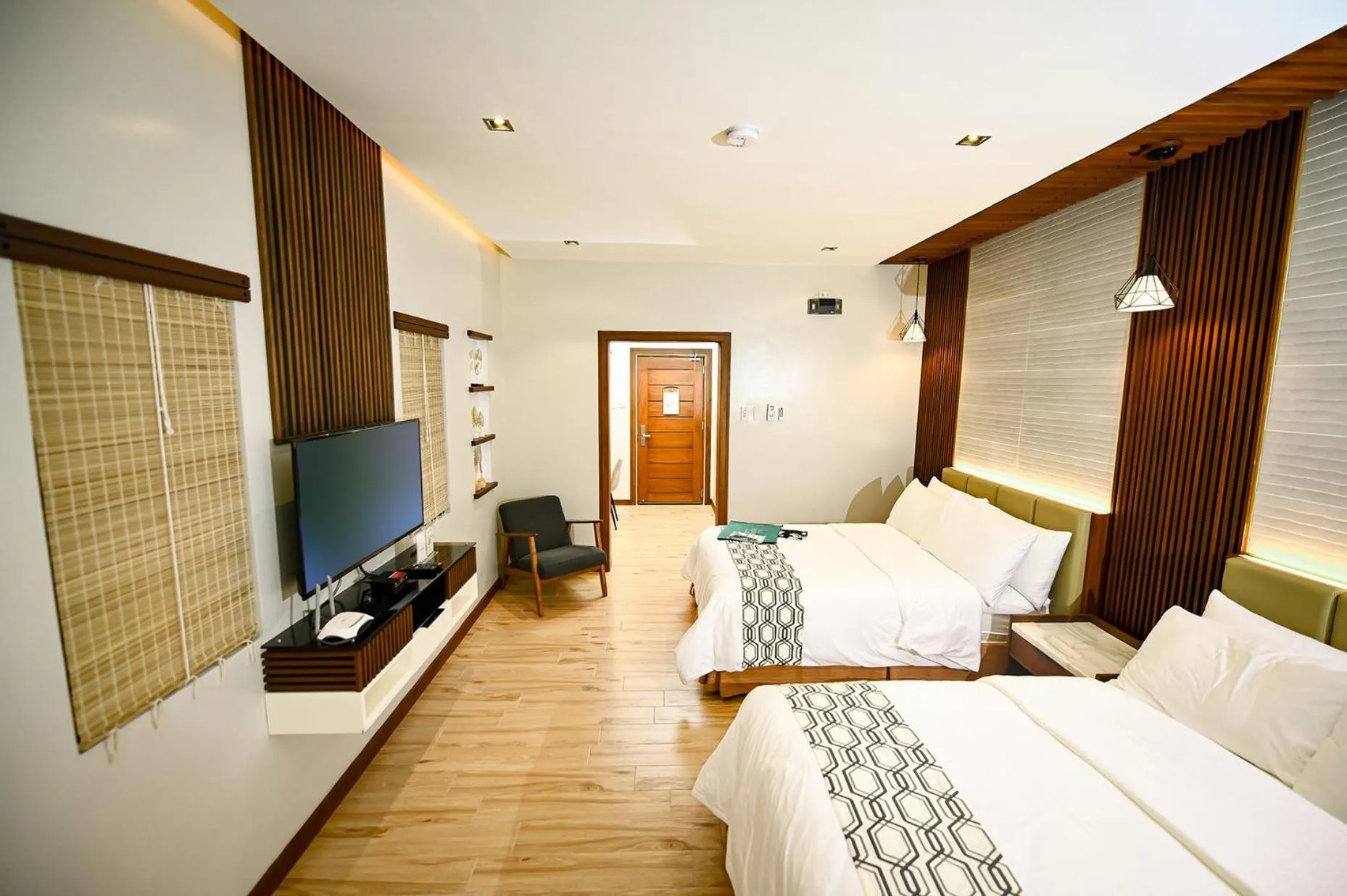 Bed in ISORA RESORT Puerto Galera