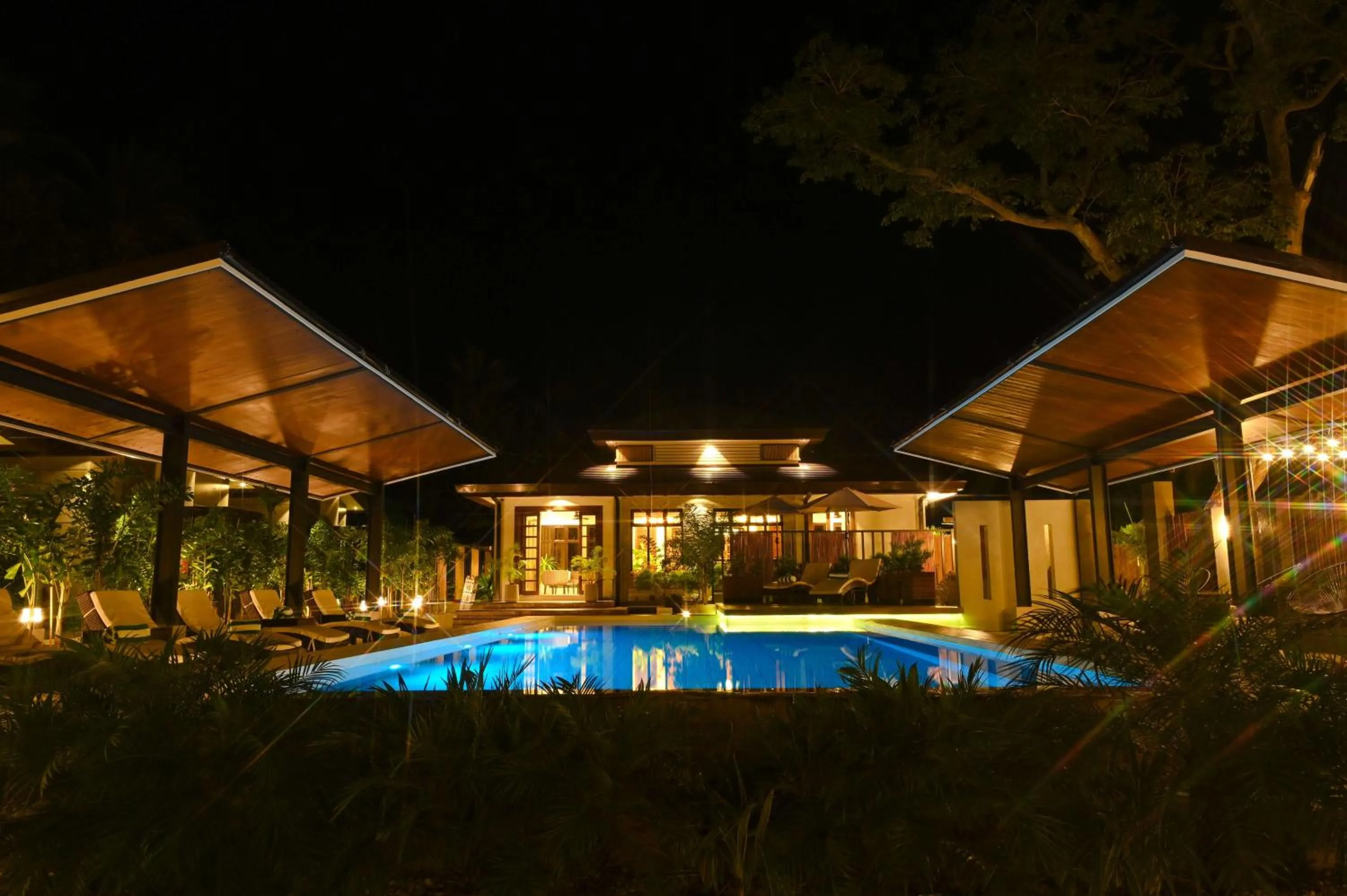 Swimming pool in ISORA RESORT Puerto Galera