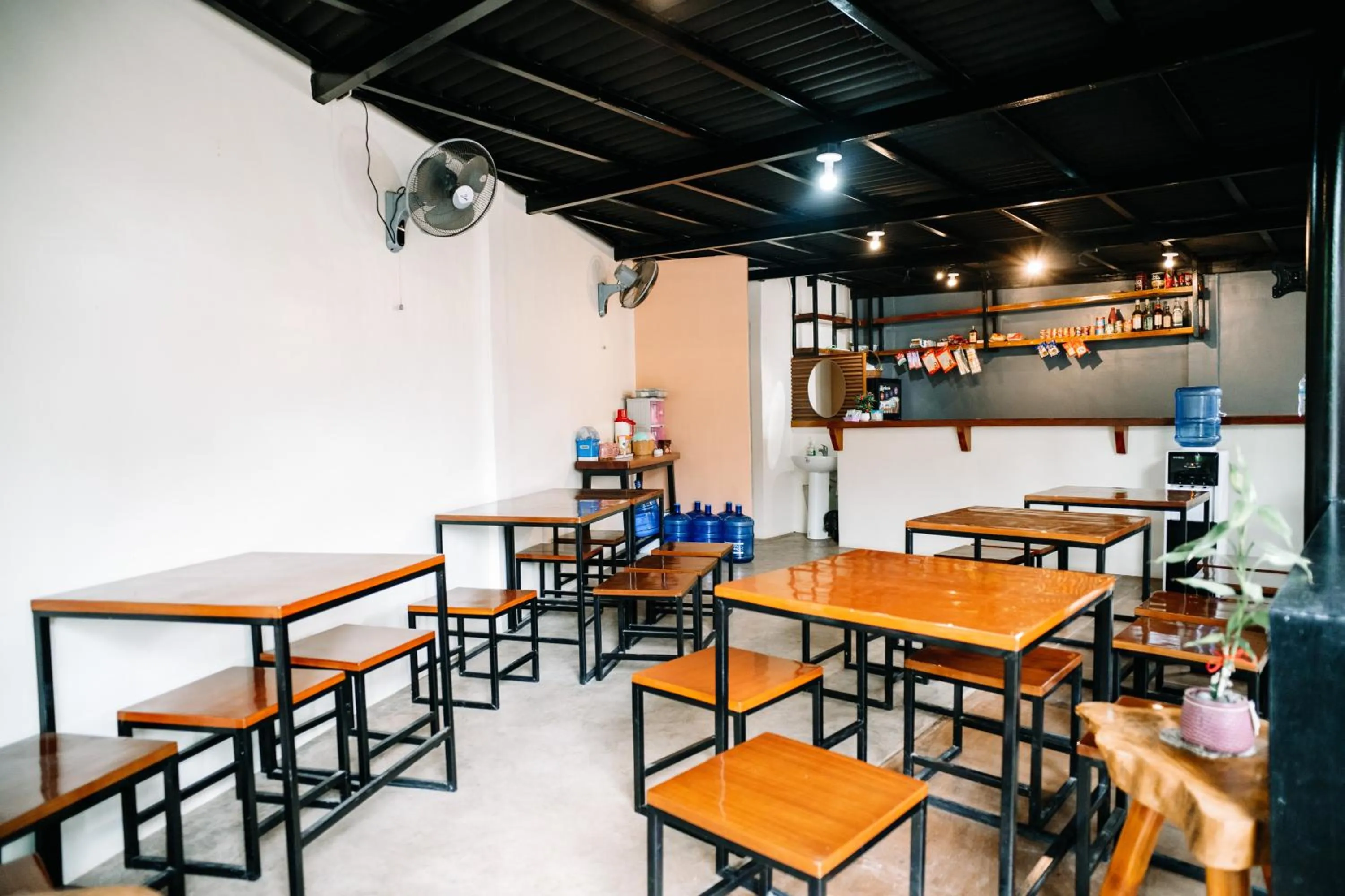 Restaurant/places to eat in Alona Princess Suites