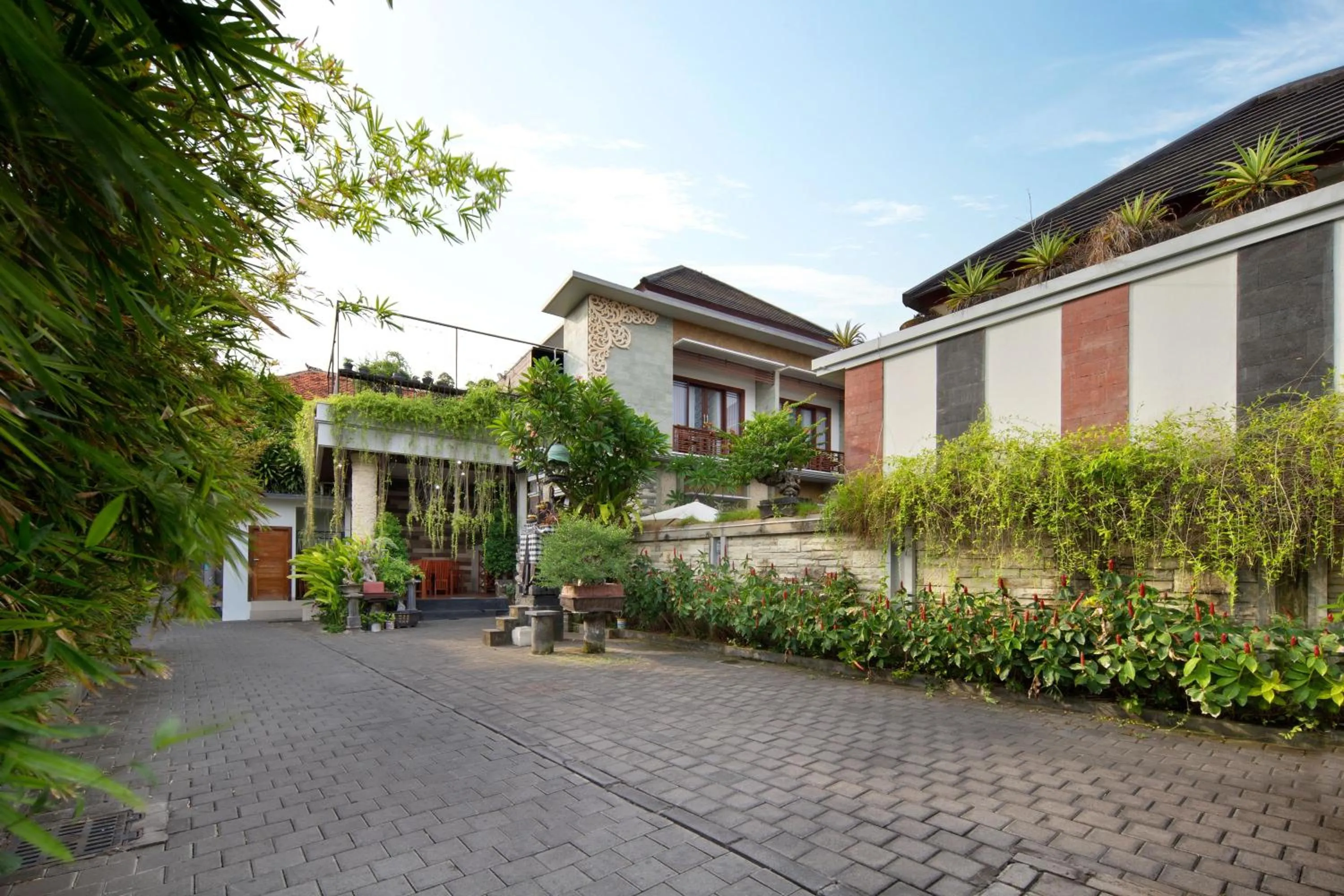 Property building in Jineswari Kuta by Kamara