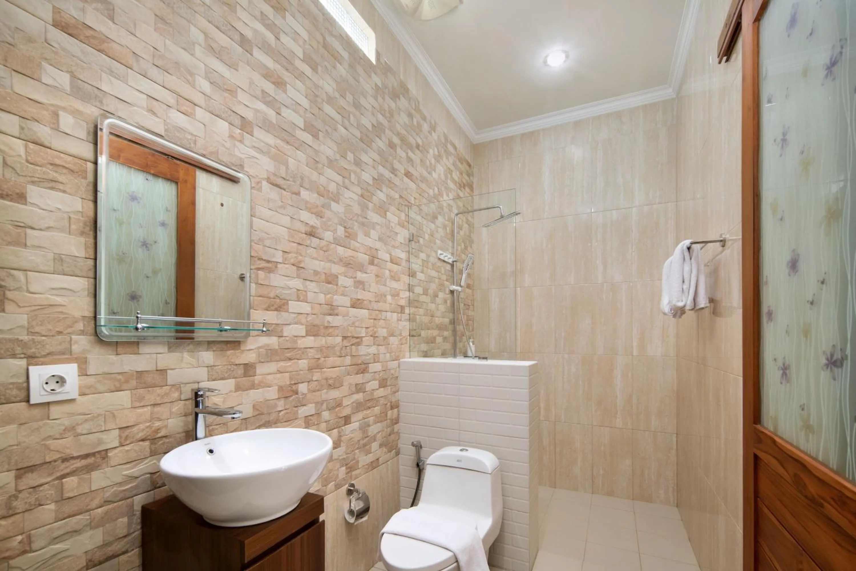 Shower in Jineswari Kuta by Kamara