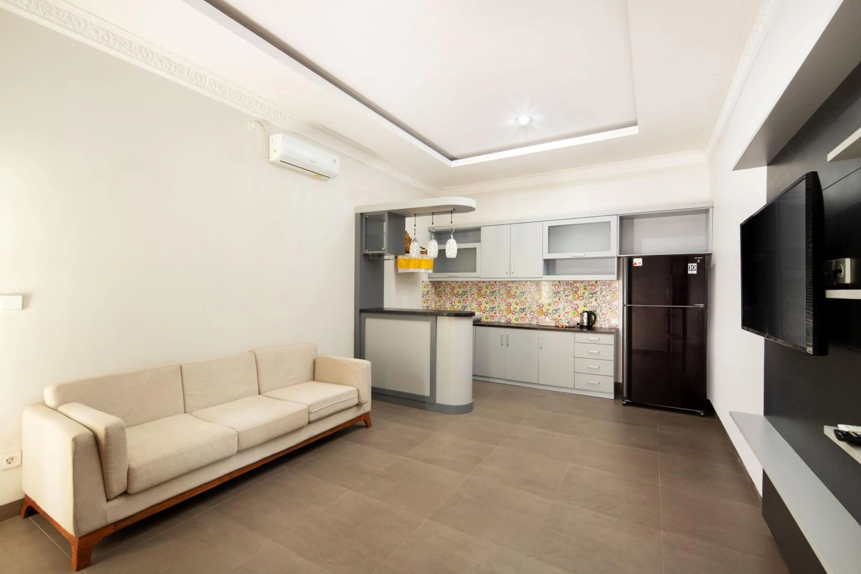 TV and multimedia in Jineswari Kuta by Kamara