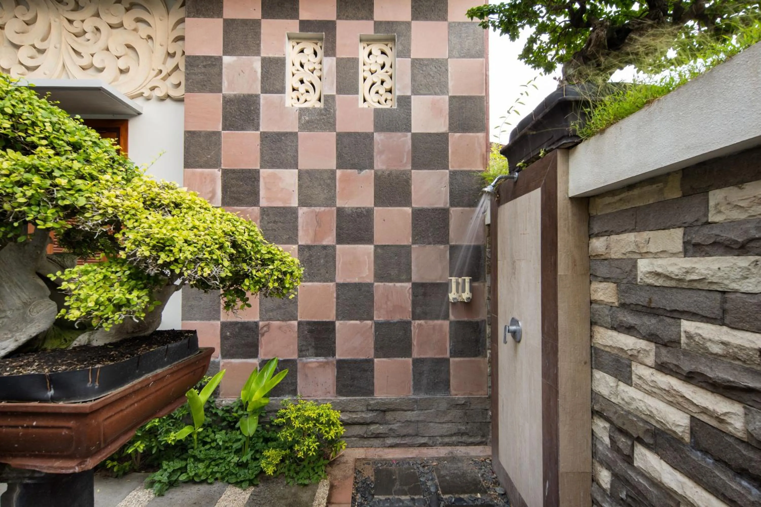 Garden view in Jineswari Kuta by Kamara