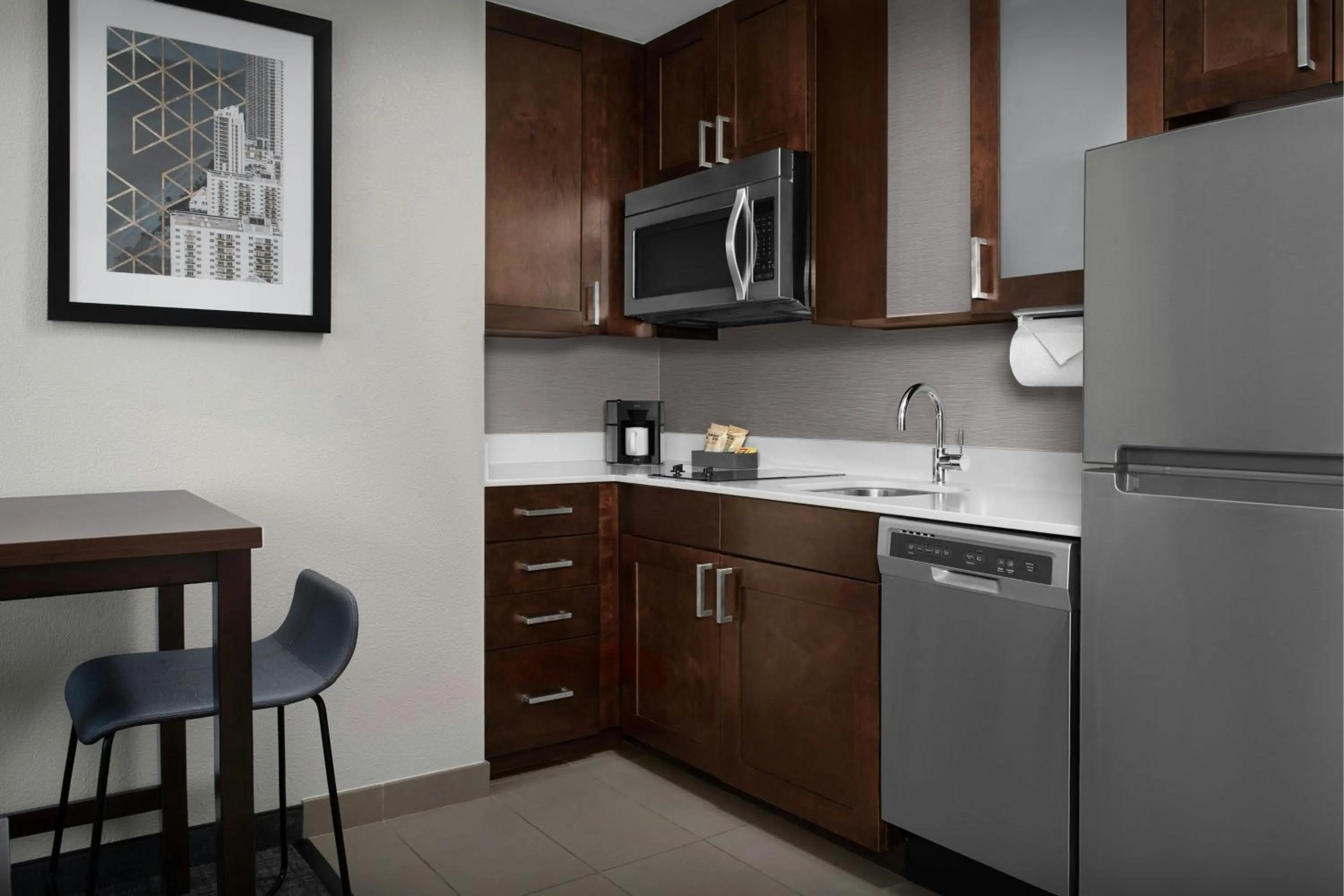 Kitchen or kitchenette in Residence Inn by Marriott Fort Lauderdale Airport & Cruise Port