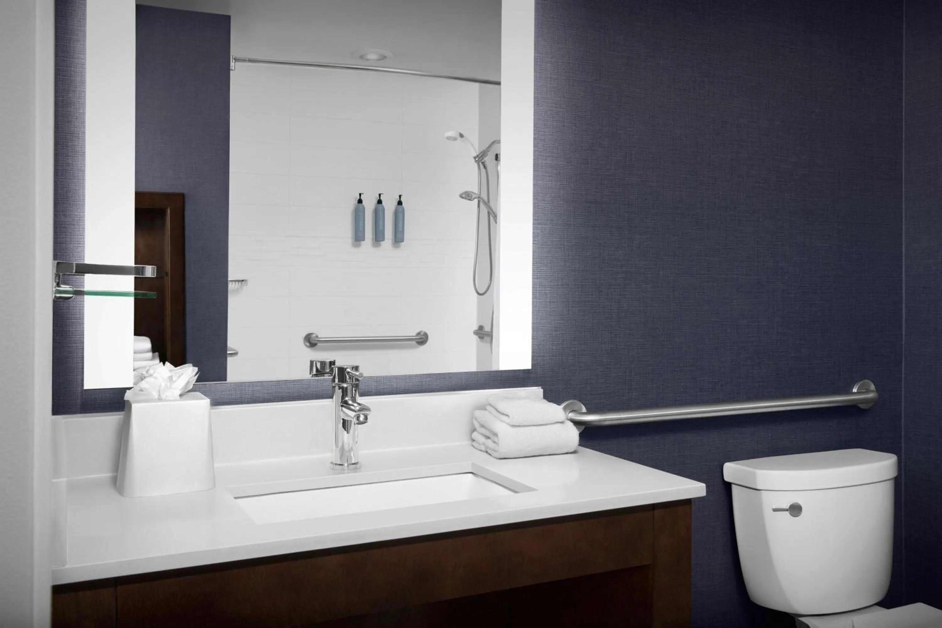 Bathroom in Residence Inn by Marriott Fort Lauderdale Airport & Cruise Port