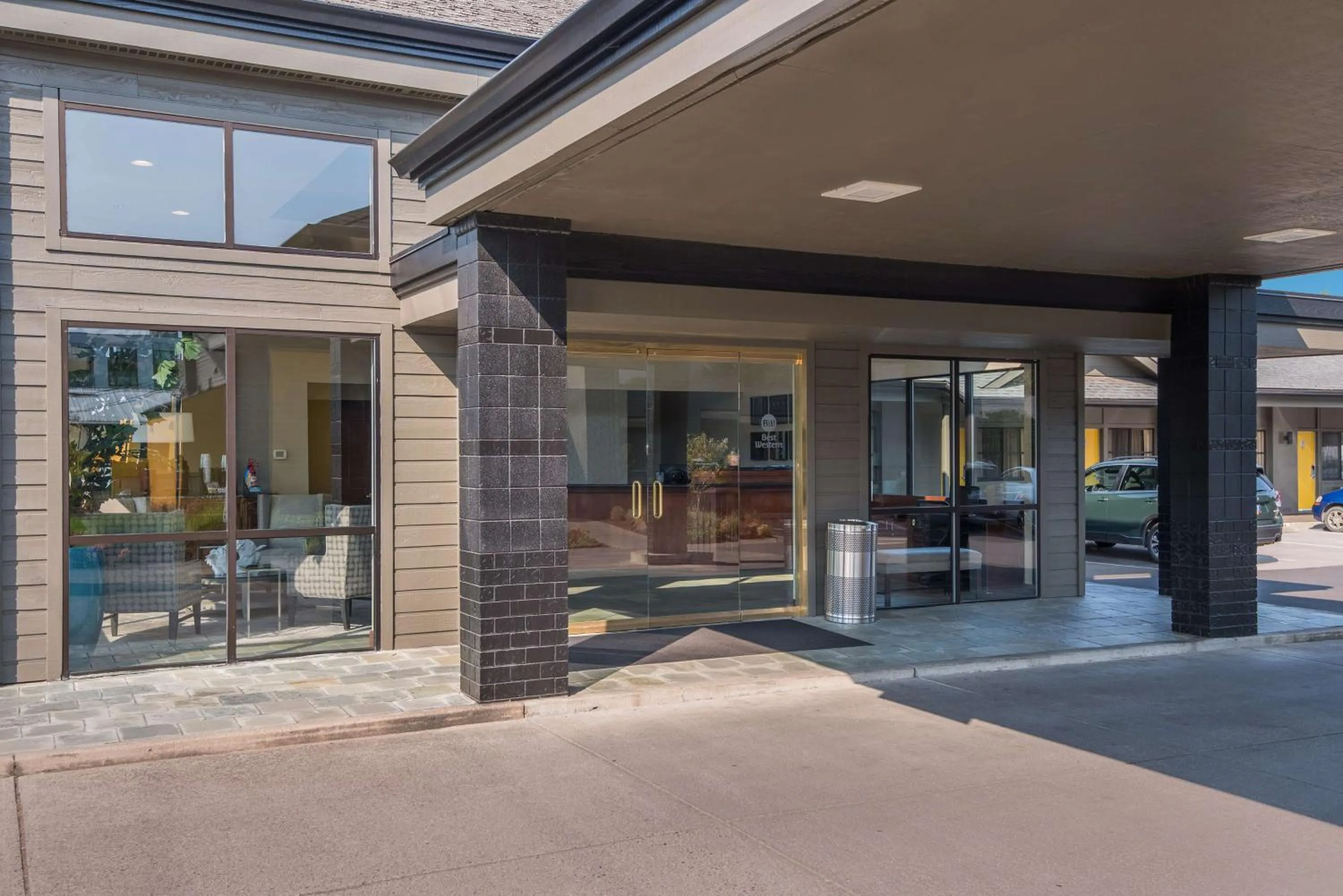 Property building in Best Western New Oregon Motel